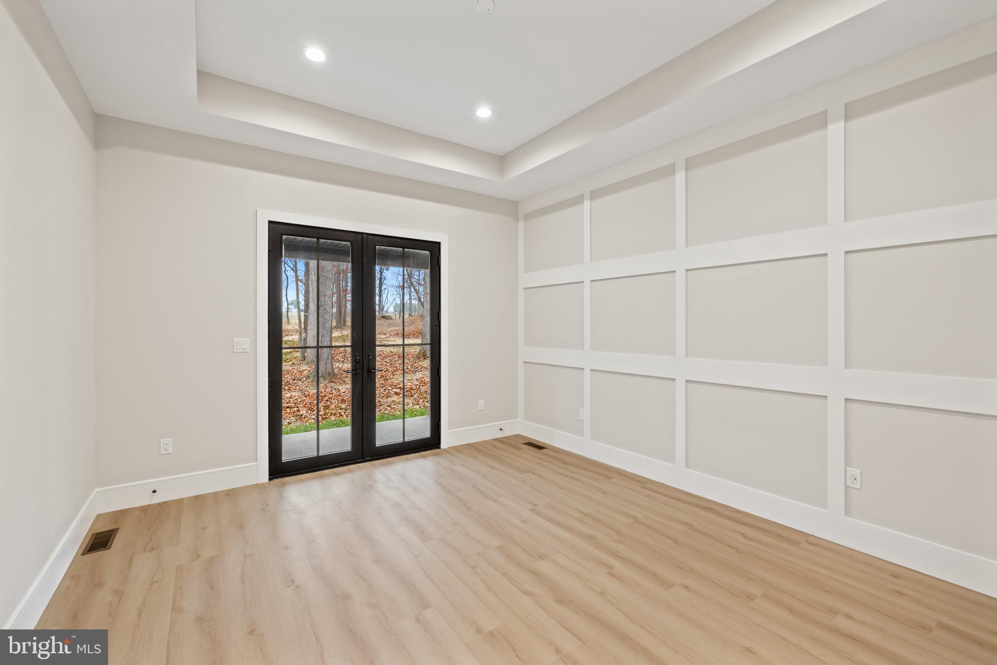 WALTON WOODS - Residential