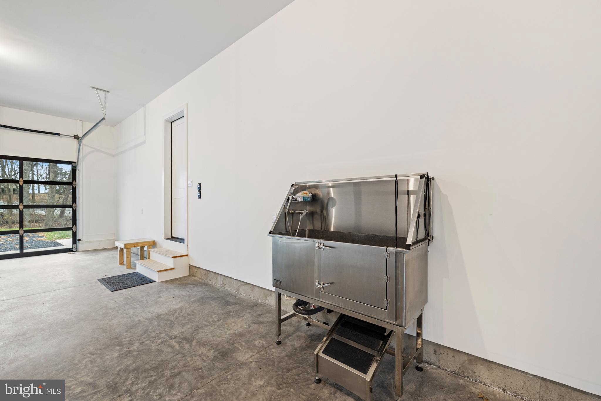 WALTON WOODS - Residential