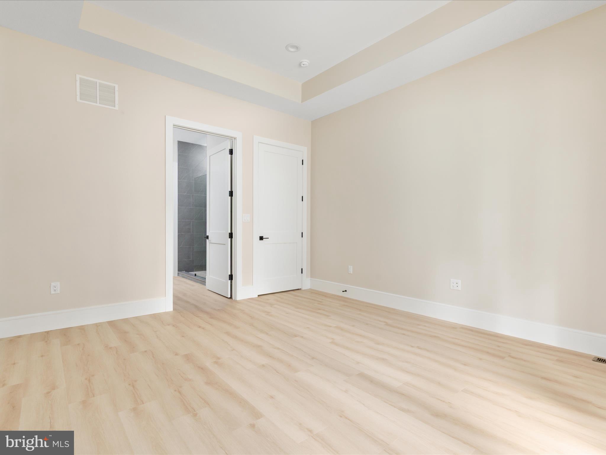 WALTON WOODS - Residential