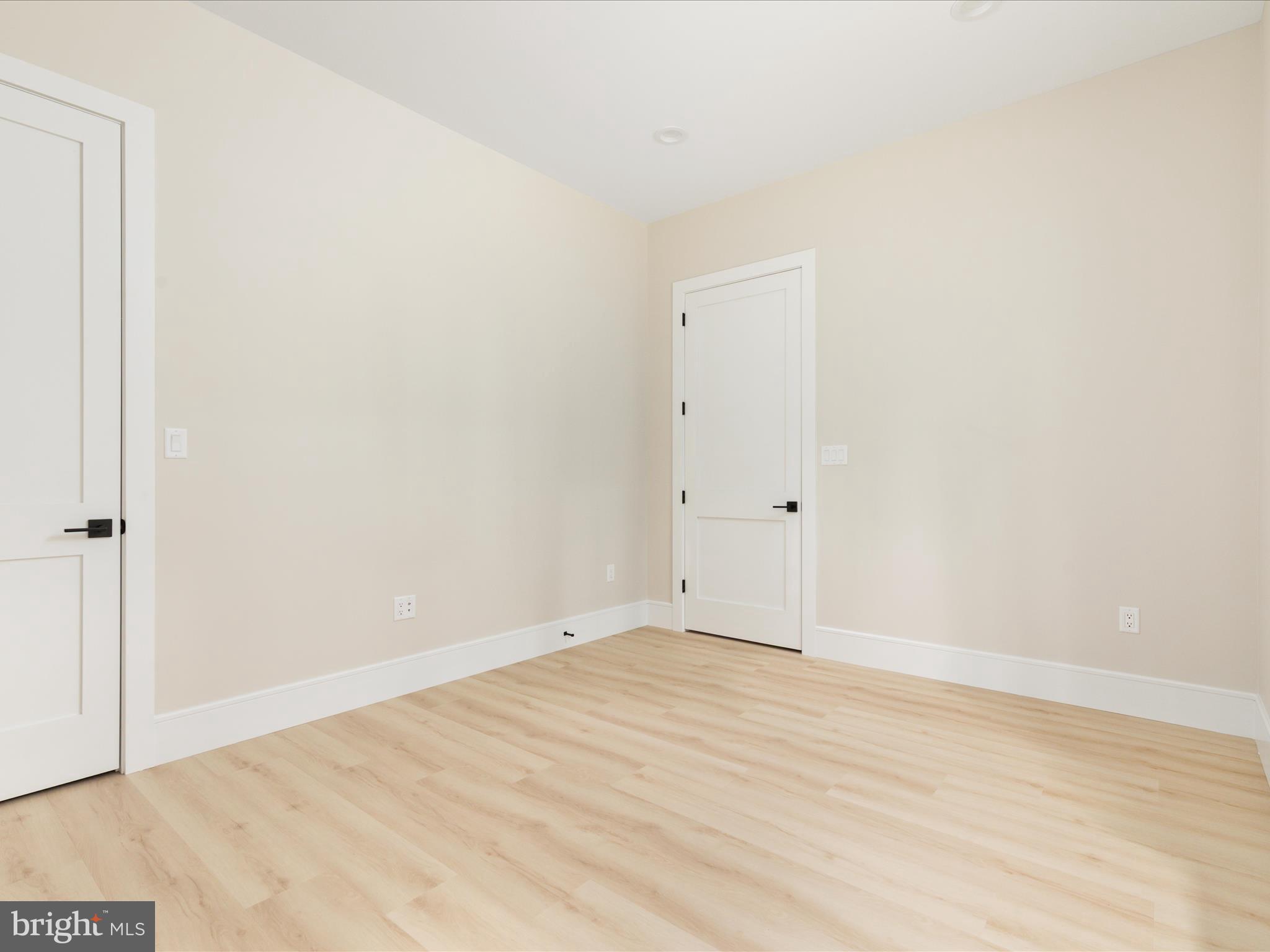 WALTON WOODS - Residential