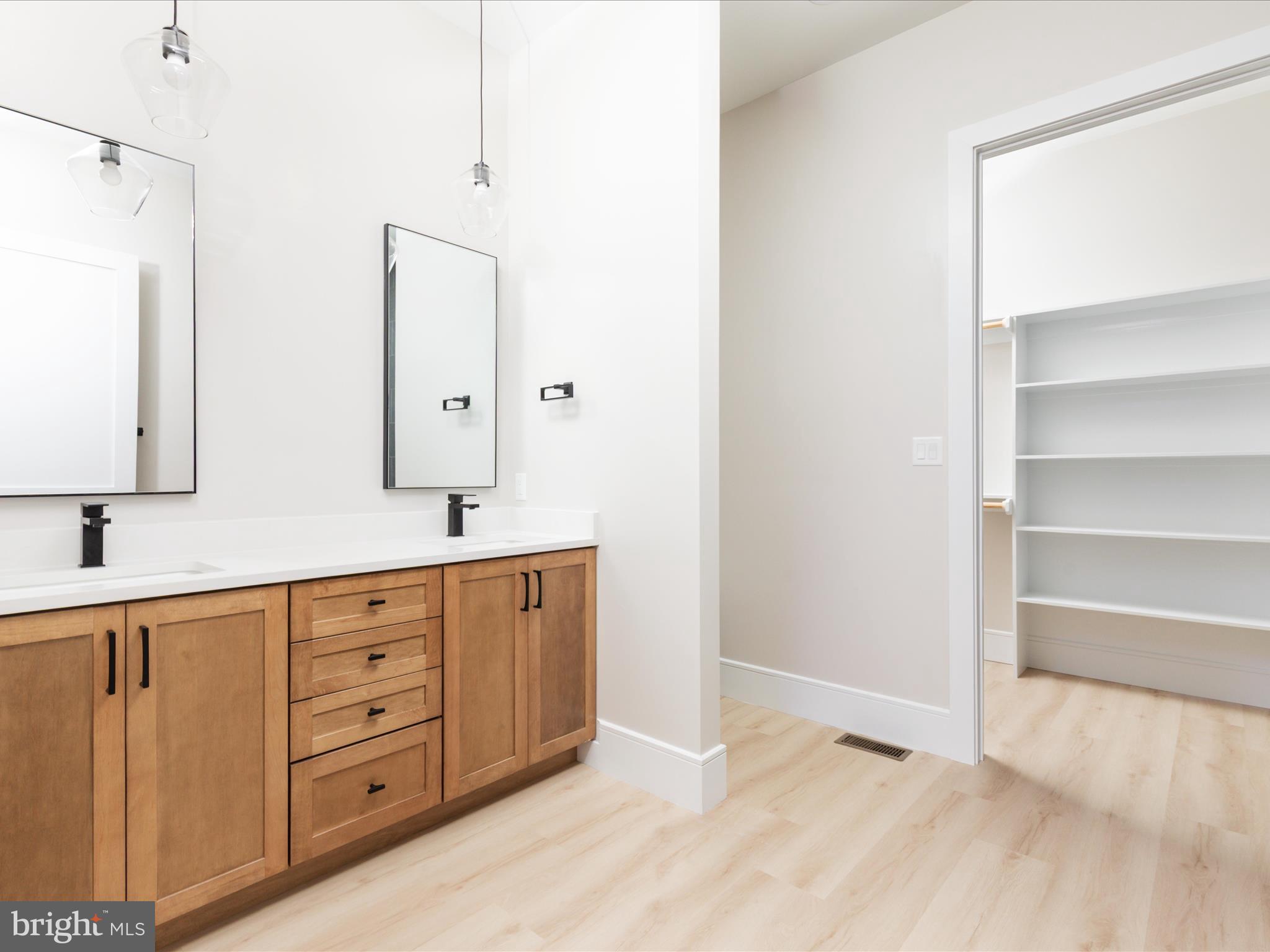 WALTON WOODS - Residential