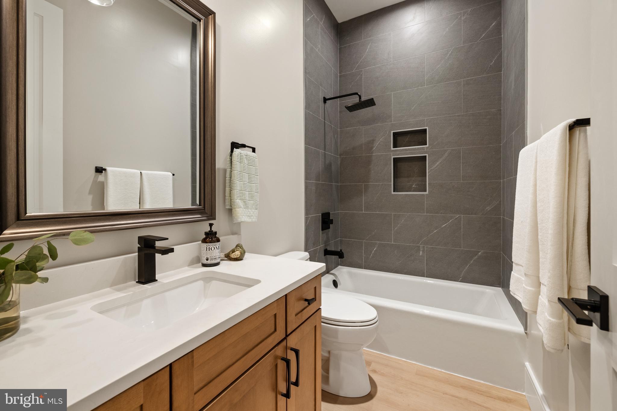 WALTON WOODS - Residential