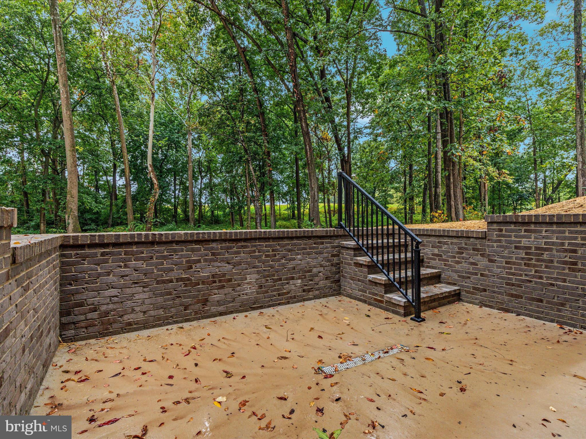 WALTON WOODS - Residential