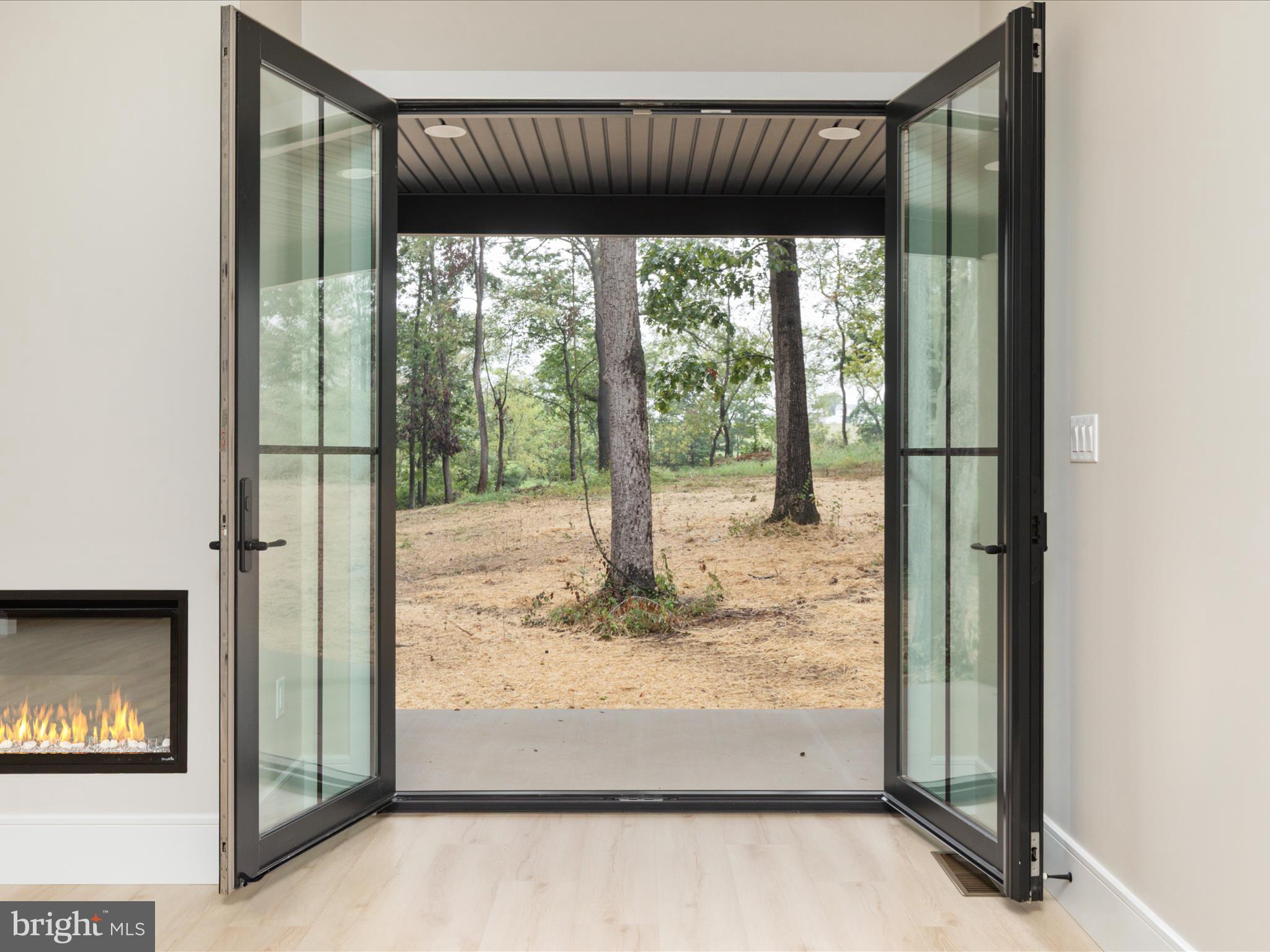 WALTON WOODS - Residential