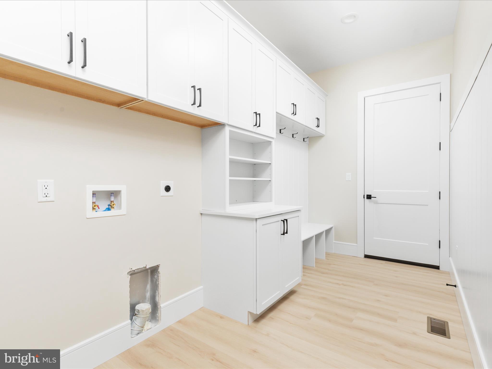 WALTON WOODS - Residential