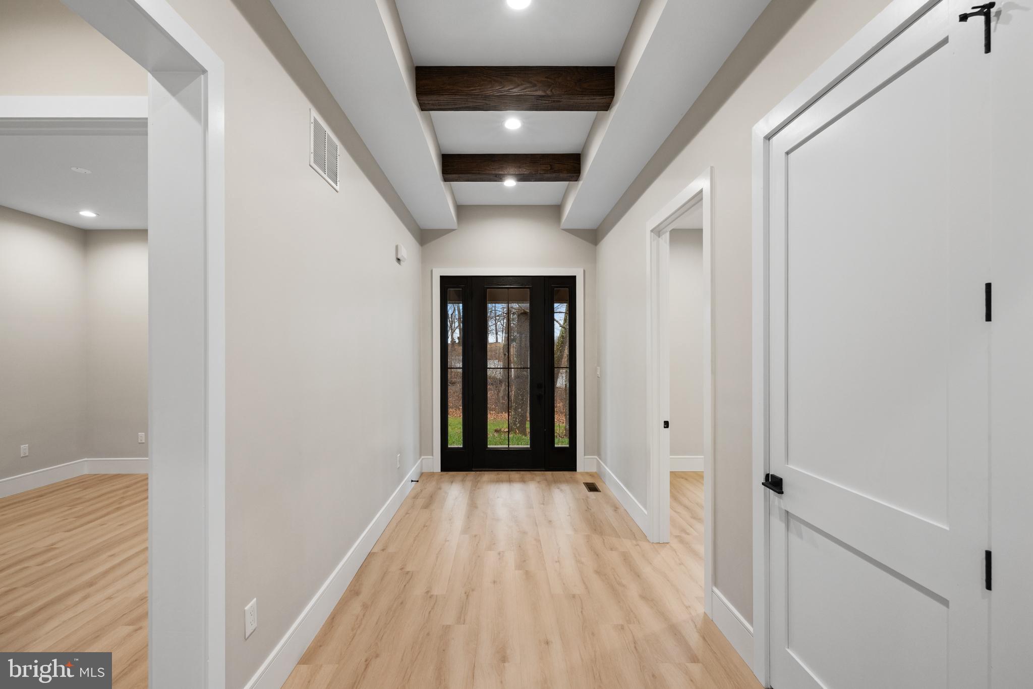 WALTON WOODS - Residential