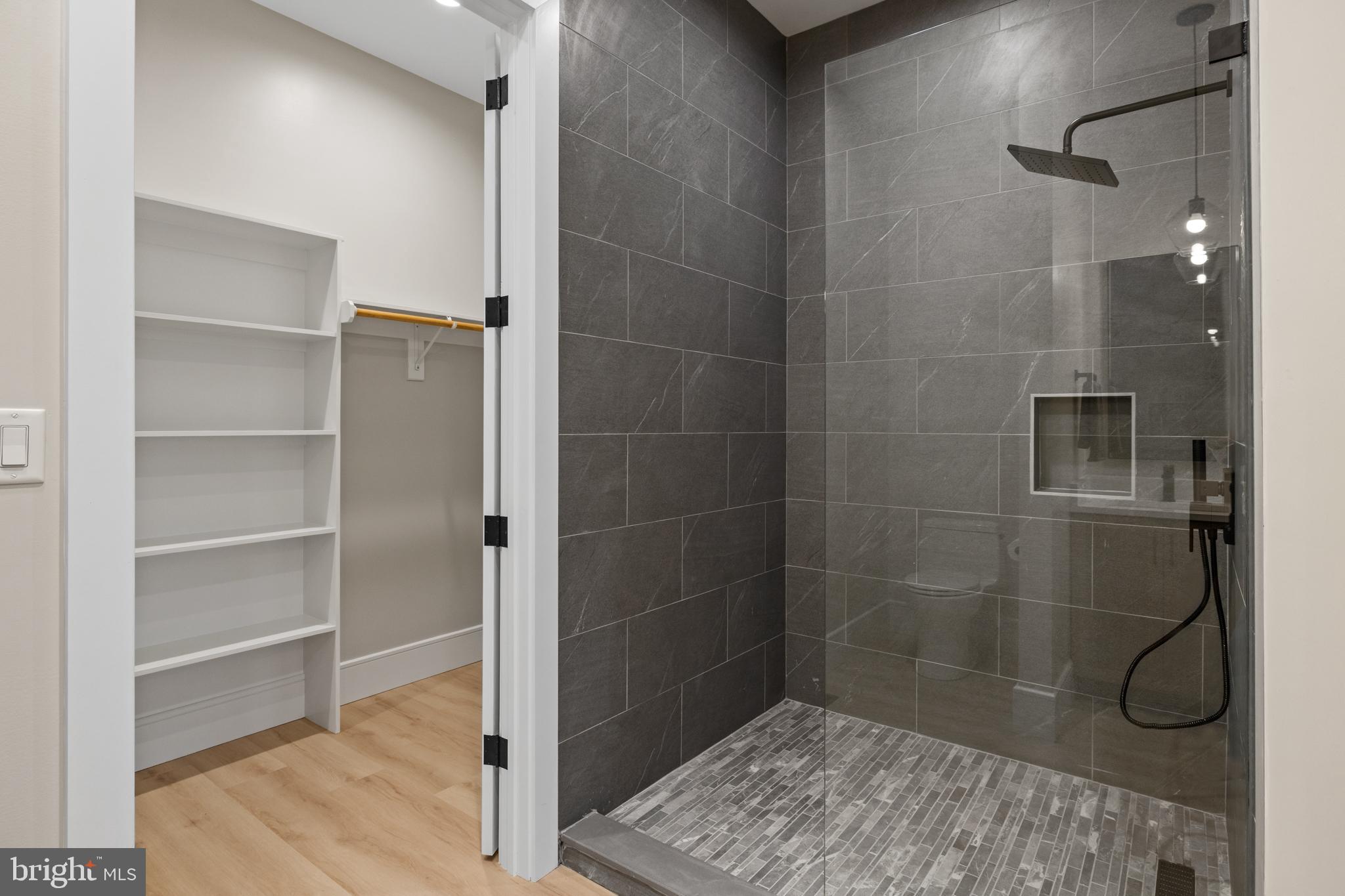 WALTON WOODS - Residential