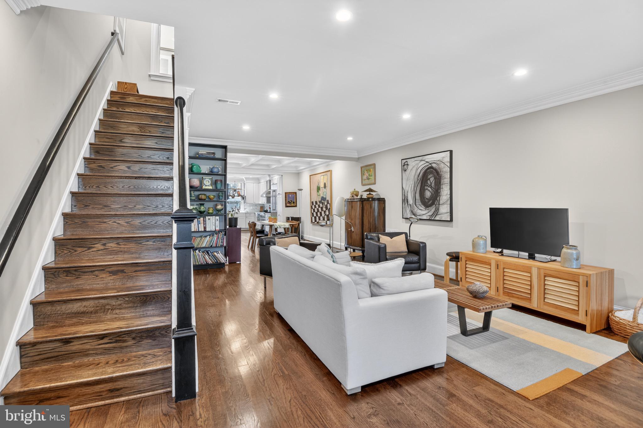 623 MASSACHUSETTS AVENUE NE