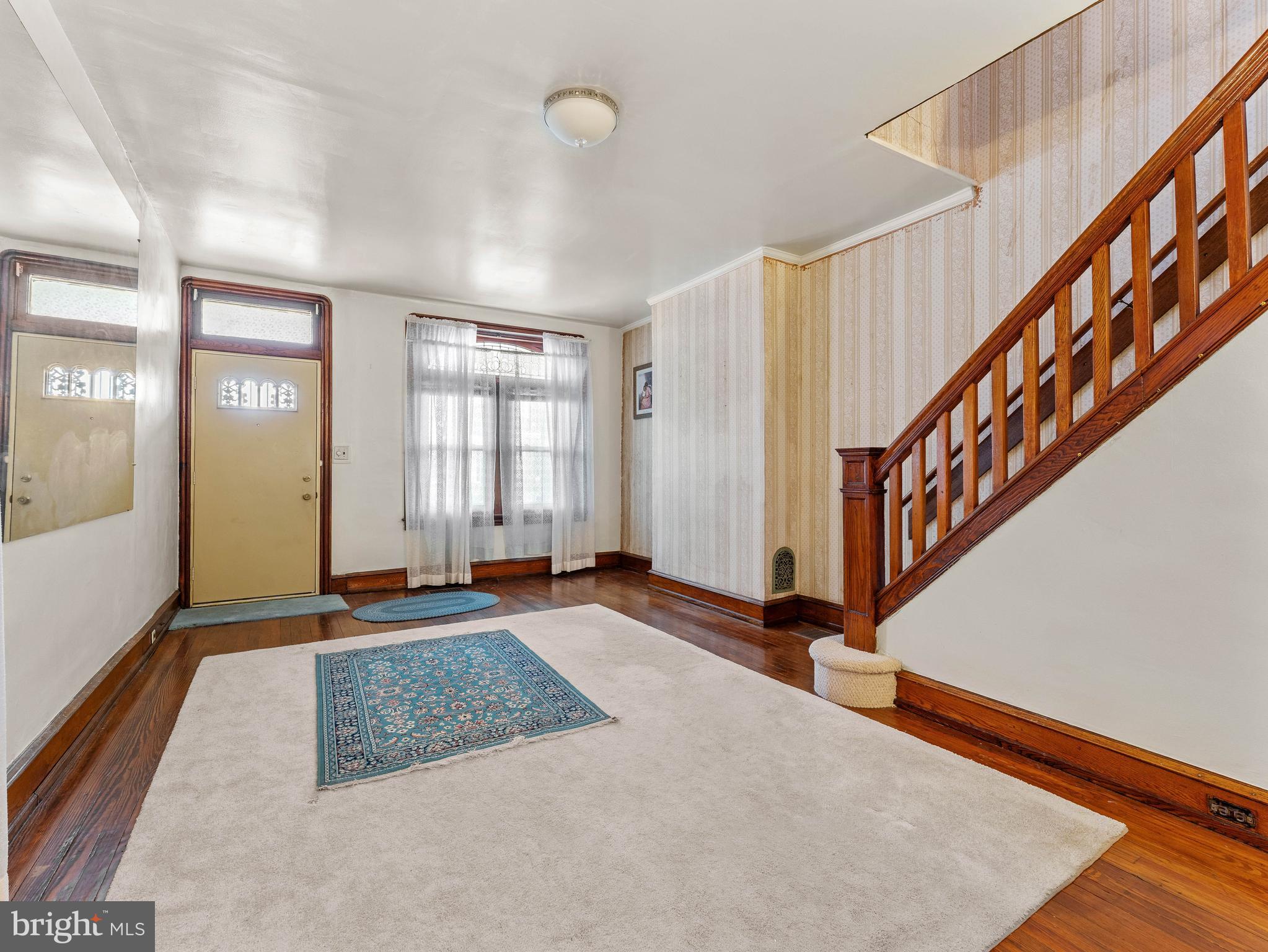 5413 N LAWRENCE STREET