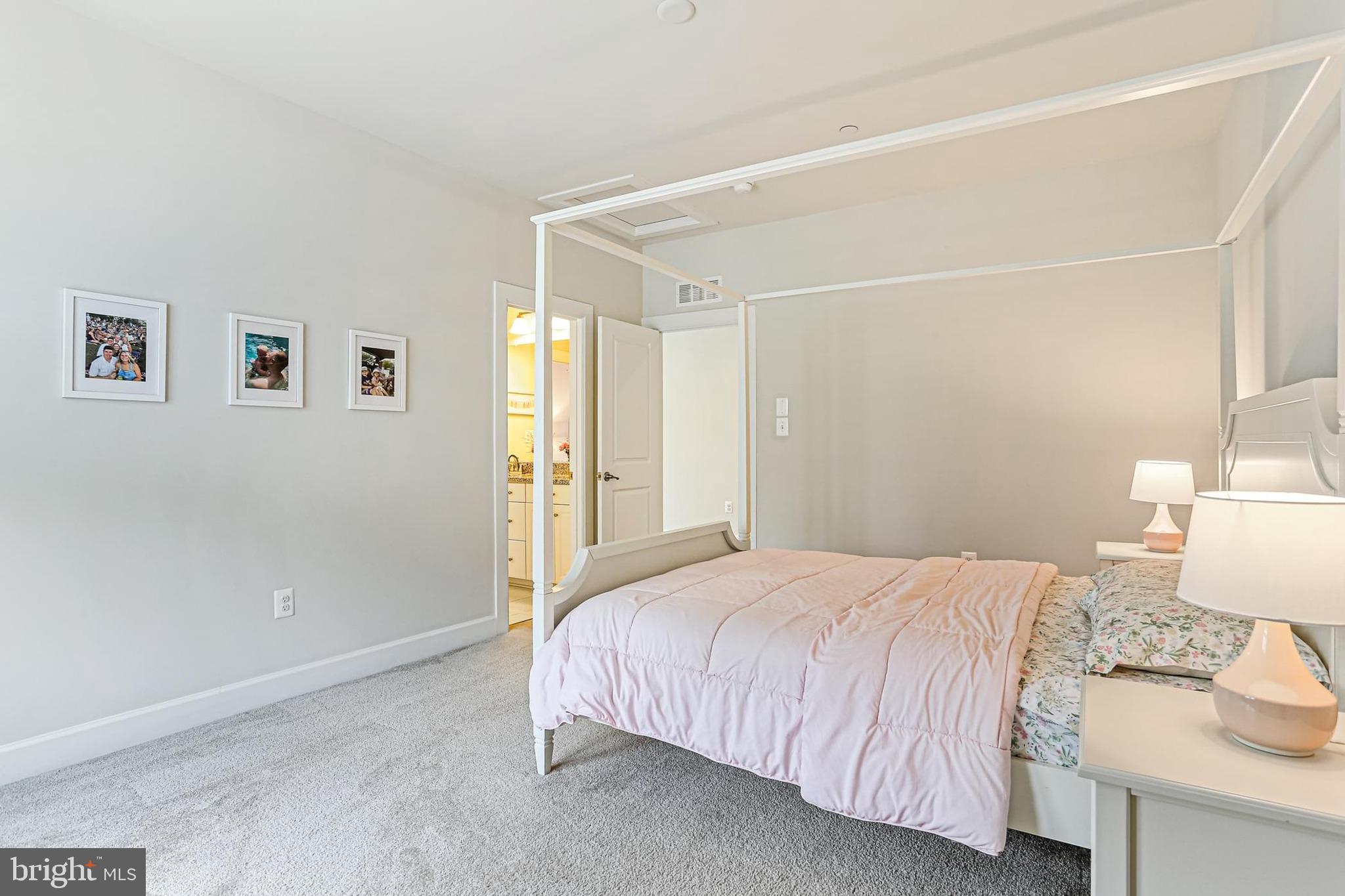 FAIRLANE FARM - Residential