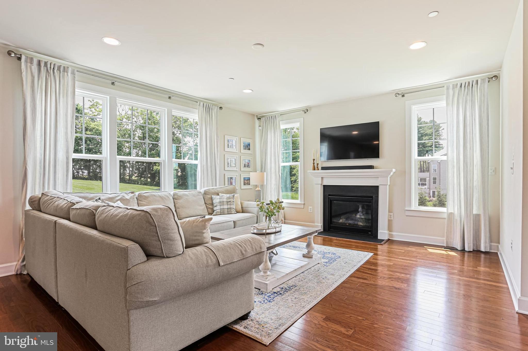 FAIRLANE FARM - Residential