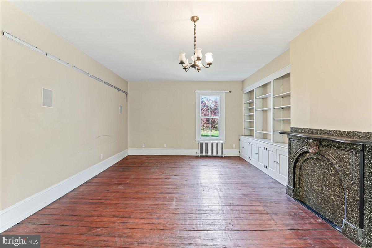 WILLOWDALE - Residential