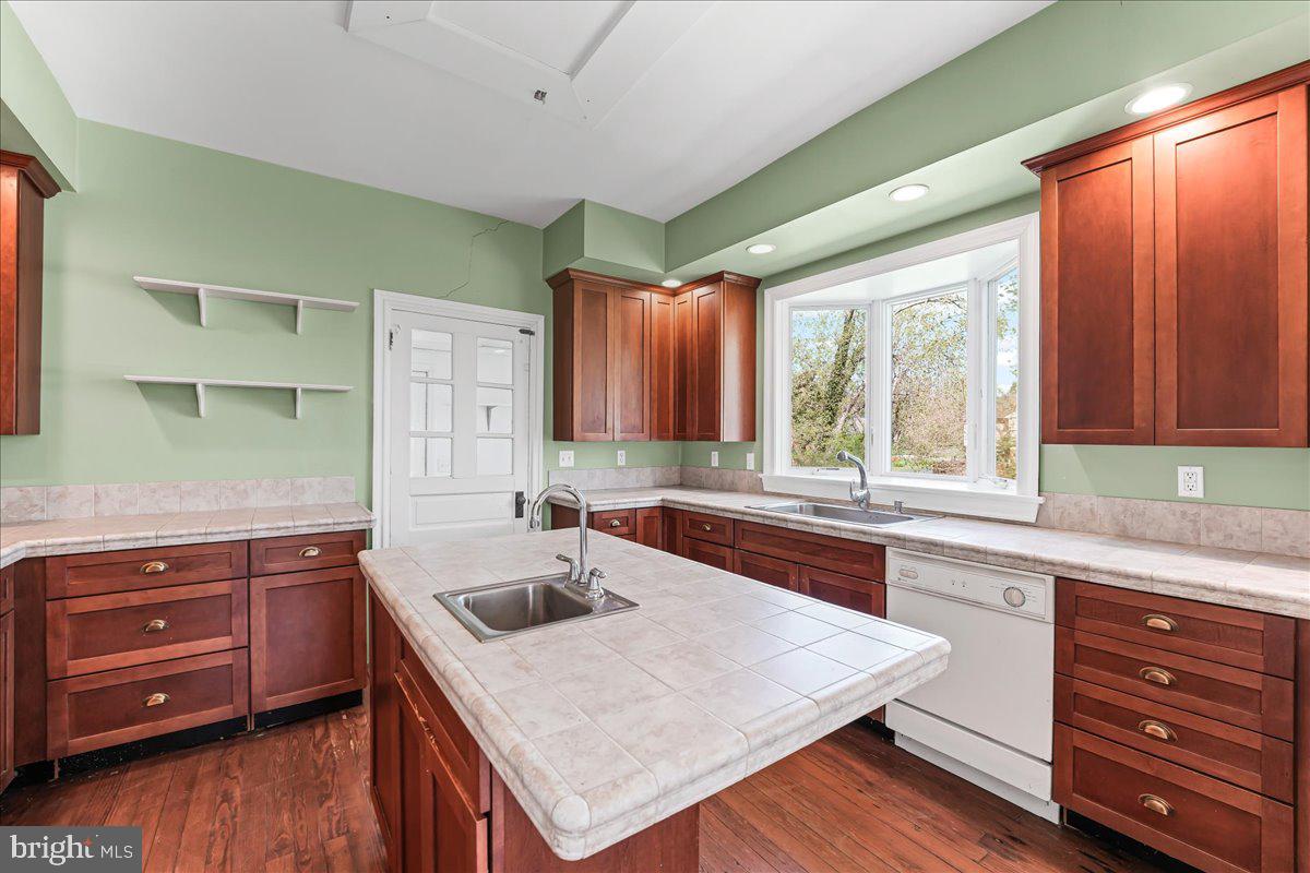 WILLOWDALE - Residential