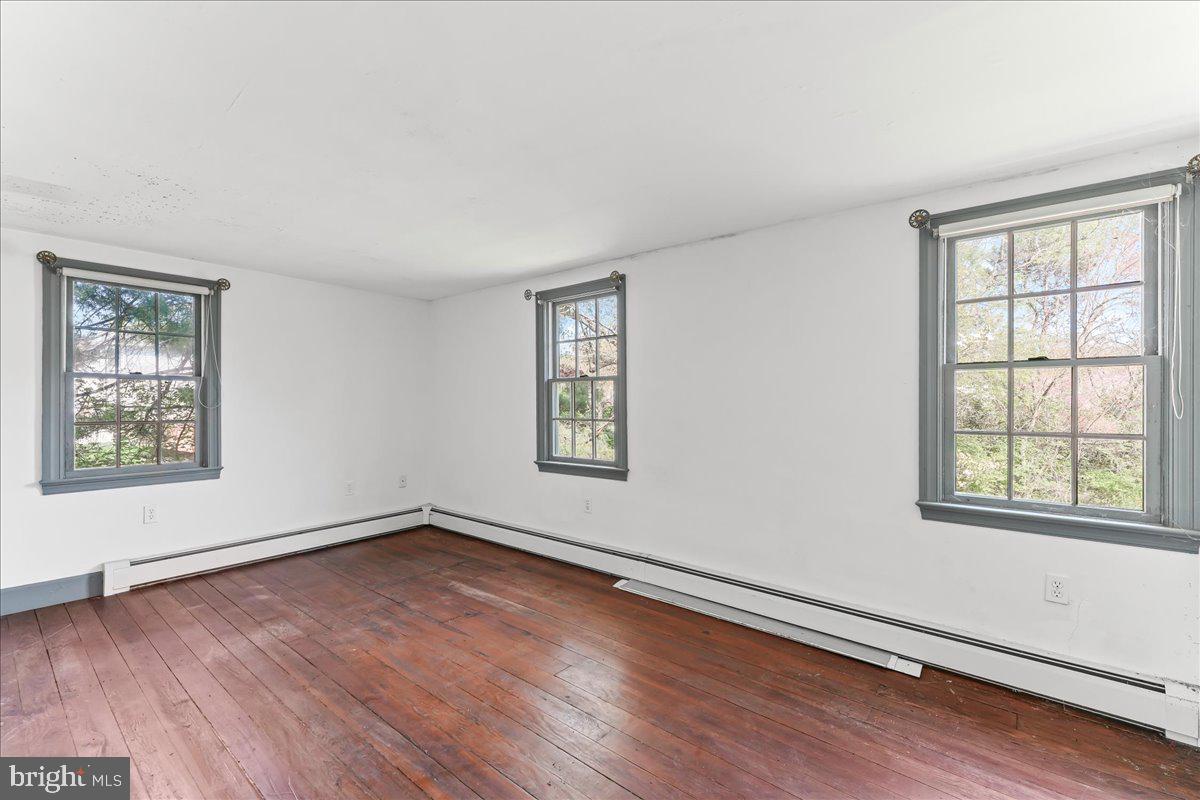 WILLOWDALE - Residential