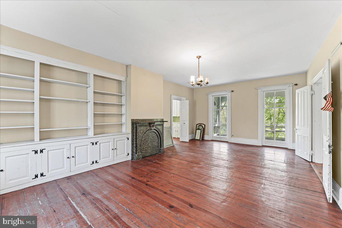 WILLOWDALE - Residential