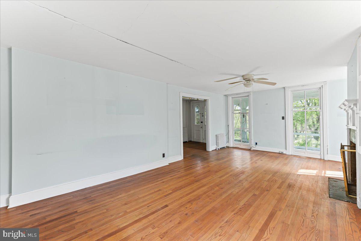 WILLOWDALE - Residential