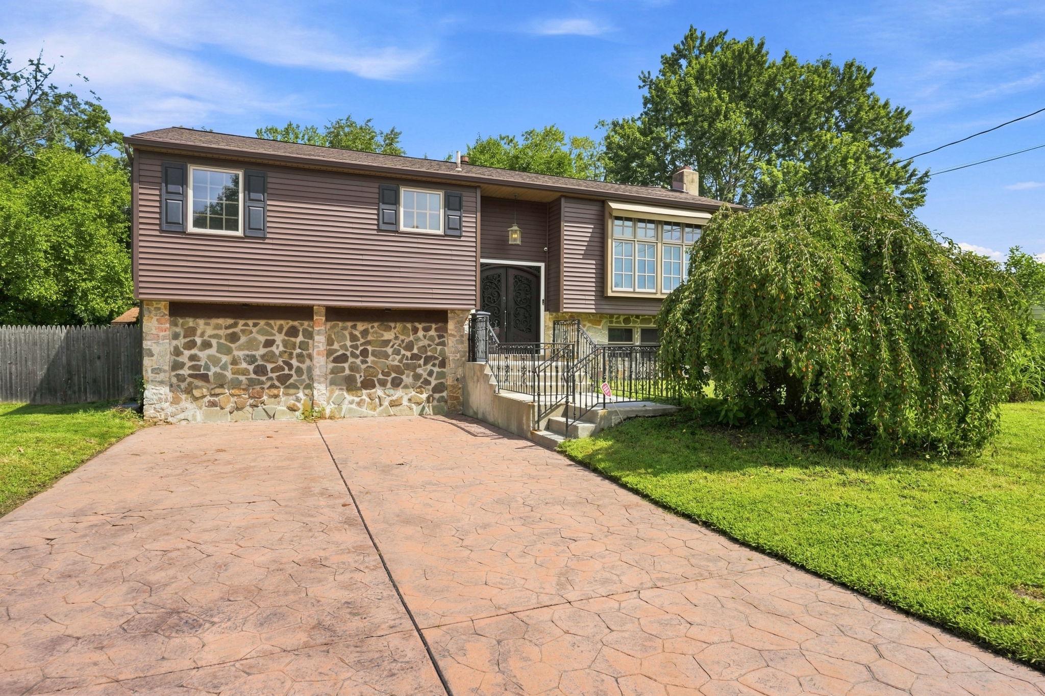13 DARTMOUTH DRIVE