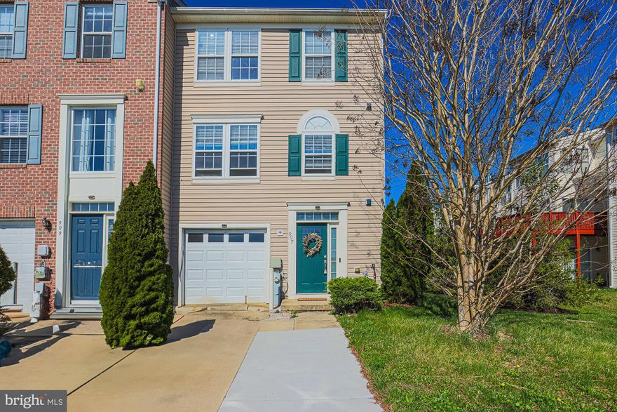 SPACIOUS 3 Bedroom 2 FULL and 2 HALF Bath End of Group Townhome in Miramar Landing * Features Include:  Rec room and den with HALF bath on the MAIN level * The UPPER level 1 offers a large eat in kitchen with beautiful SUN filled sun room with sliders to a deck,  living room and HALF bath * On UPPER level 2 you will find a PRIMARY suite with VAULTED ceiling, walk in closet and bath, TWO additional bedrooms and a FULL bath * Fenced yard * ONE car garage with driveway * This home is close to shops and restaurants * Come see it today!!