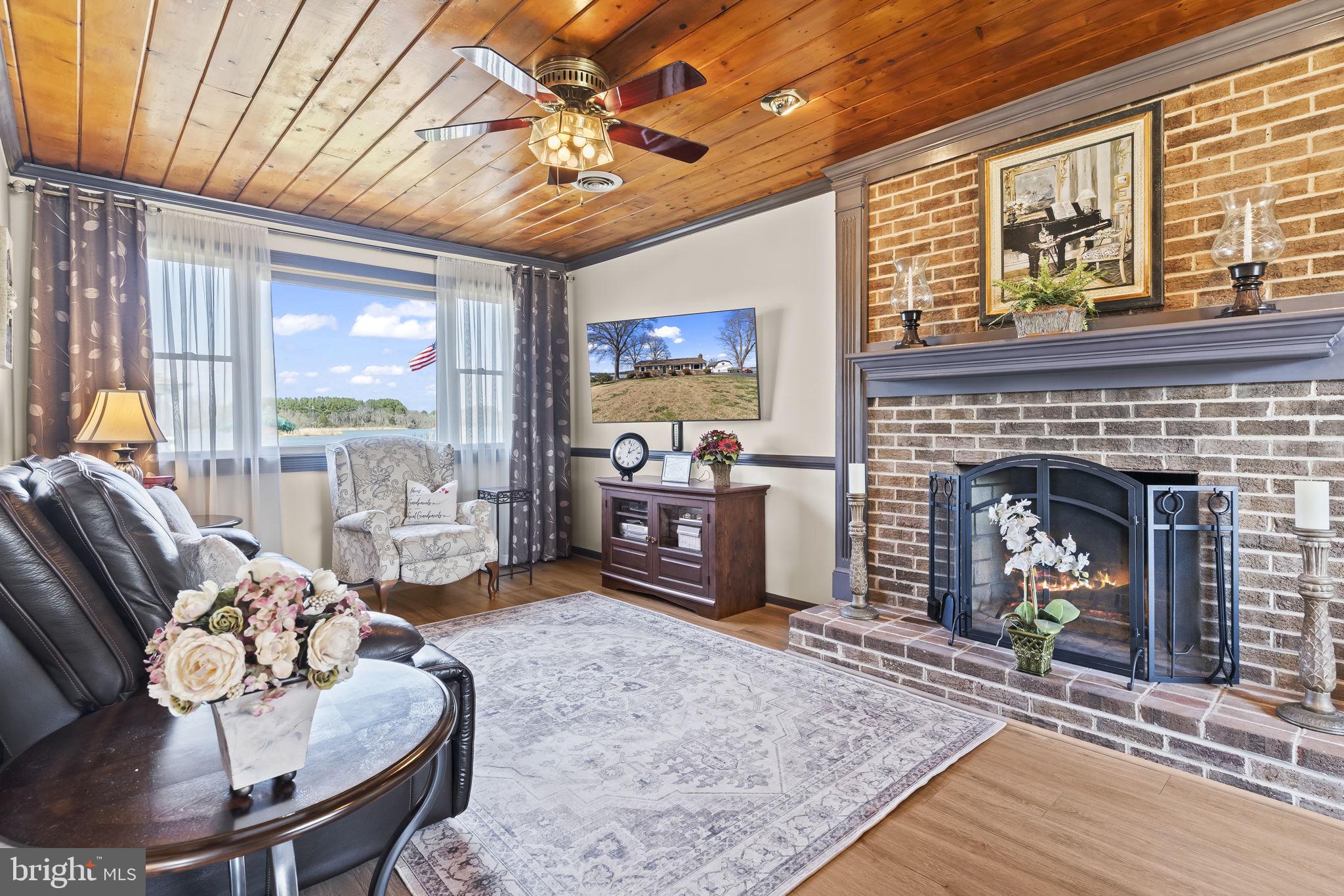 GOLDEN BEACH - Residential