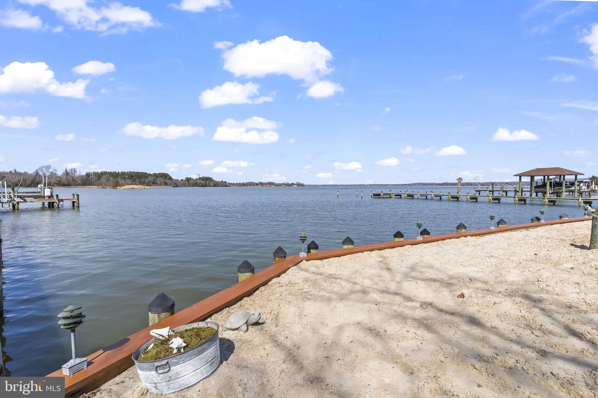 GOLDEN BEACH - Residential