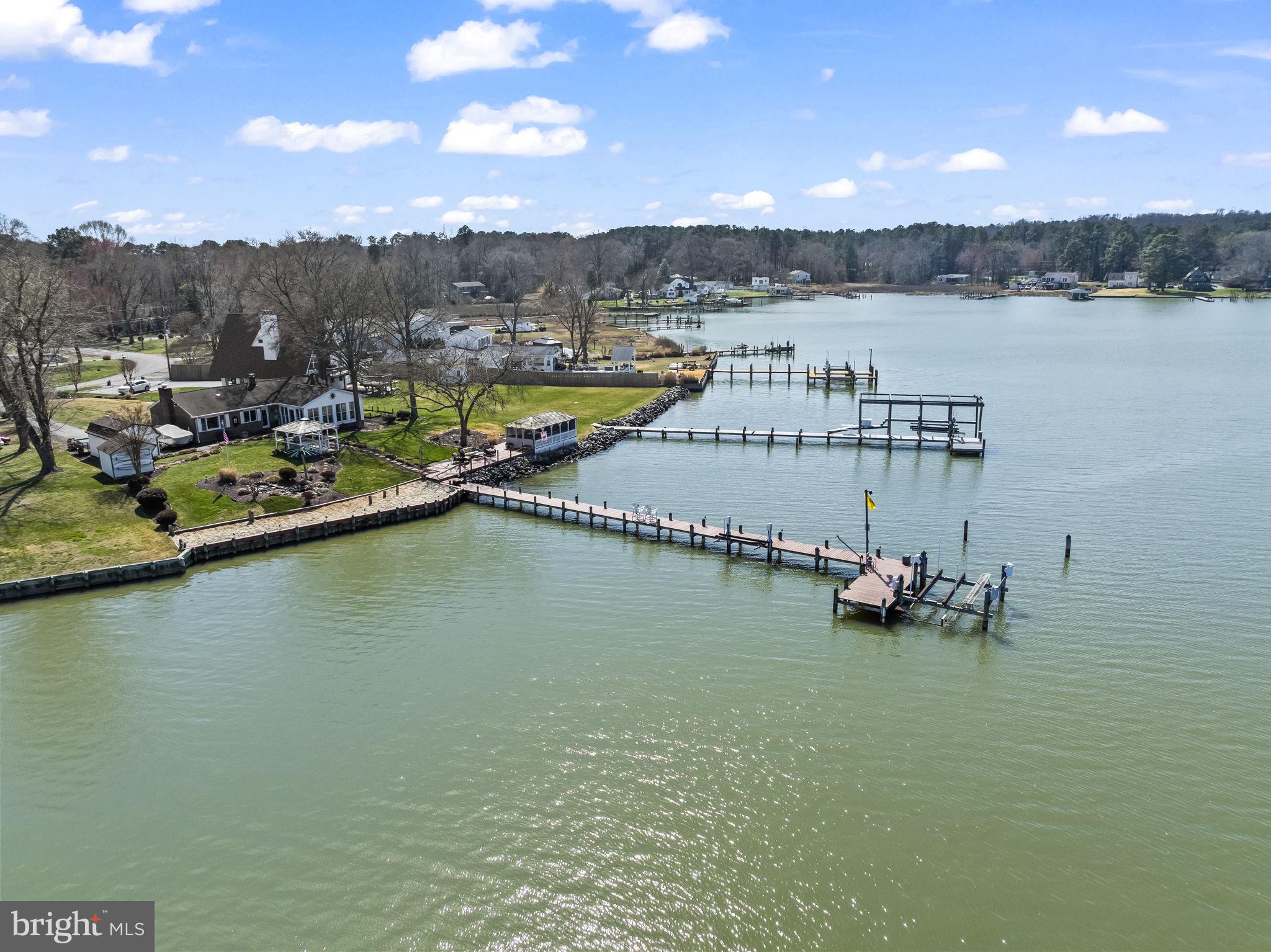 GOLDEN BEACH - Residential