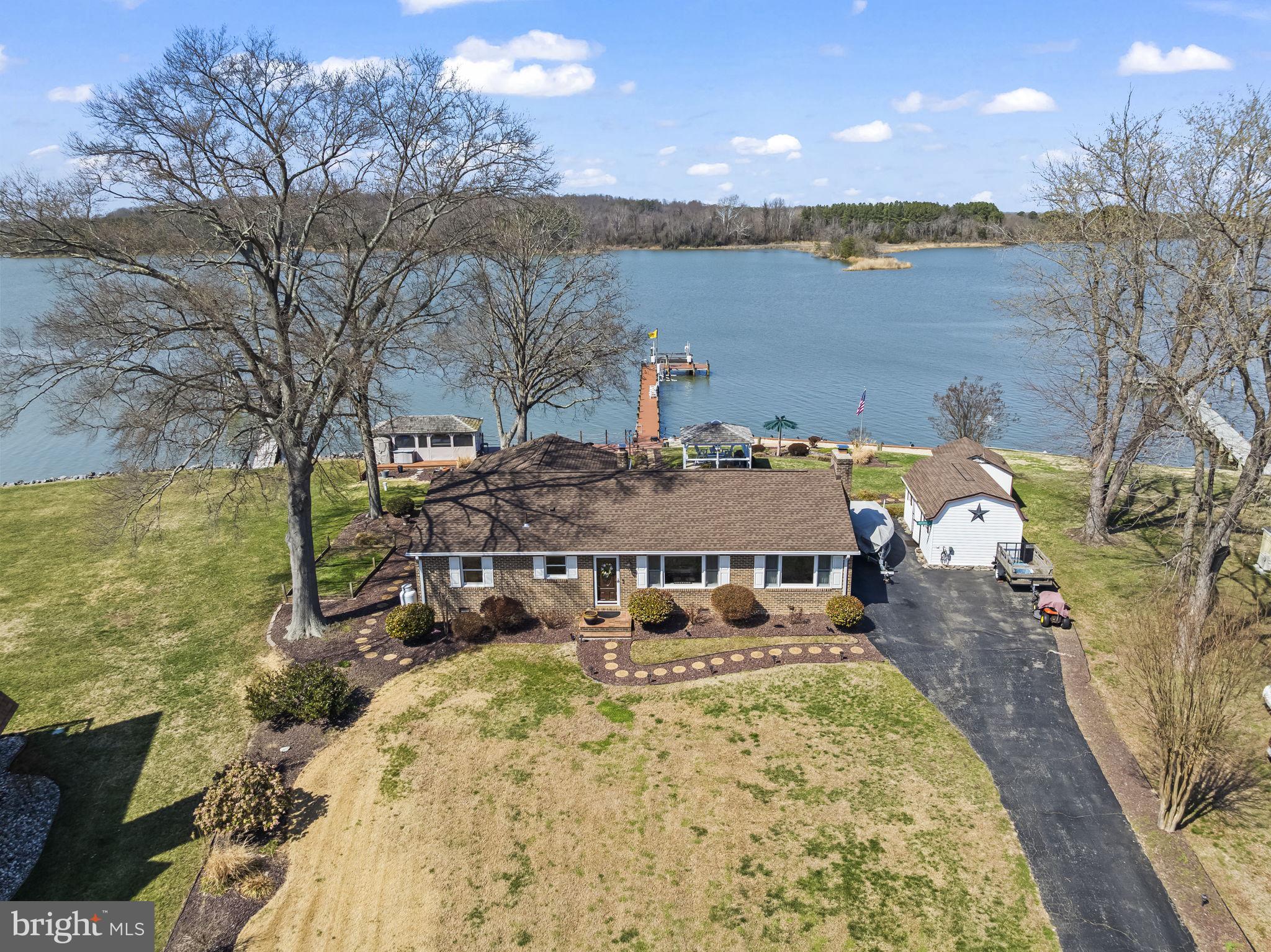 GOLDEN BEACH - Residential