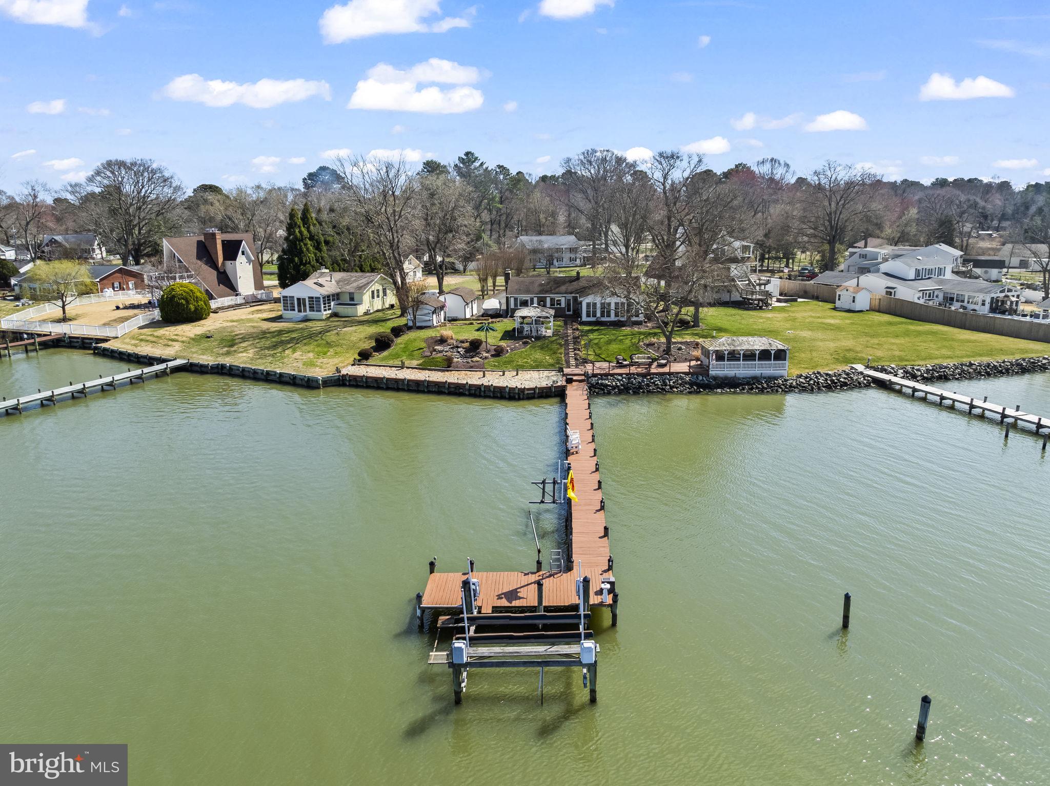 GOLDEN BEACH - Residential