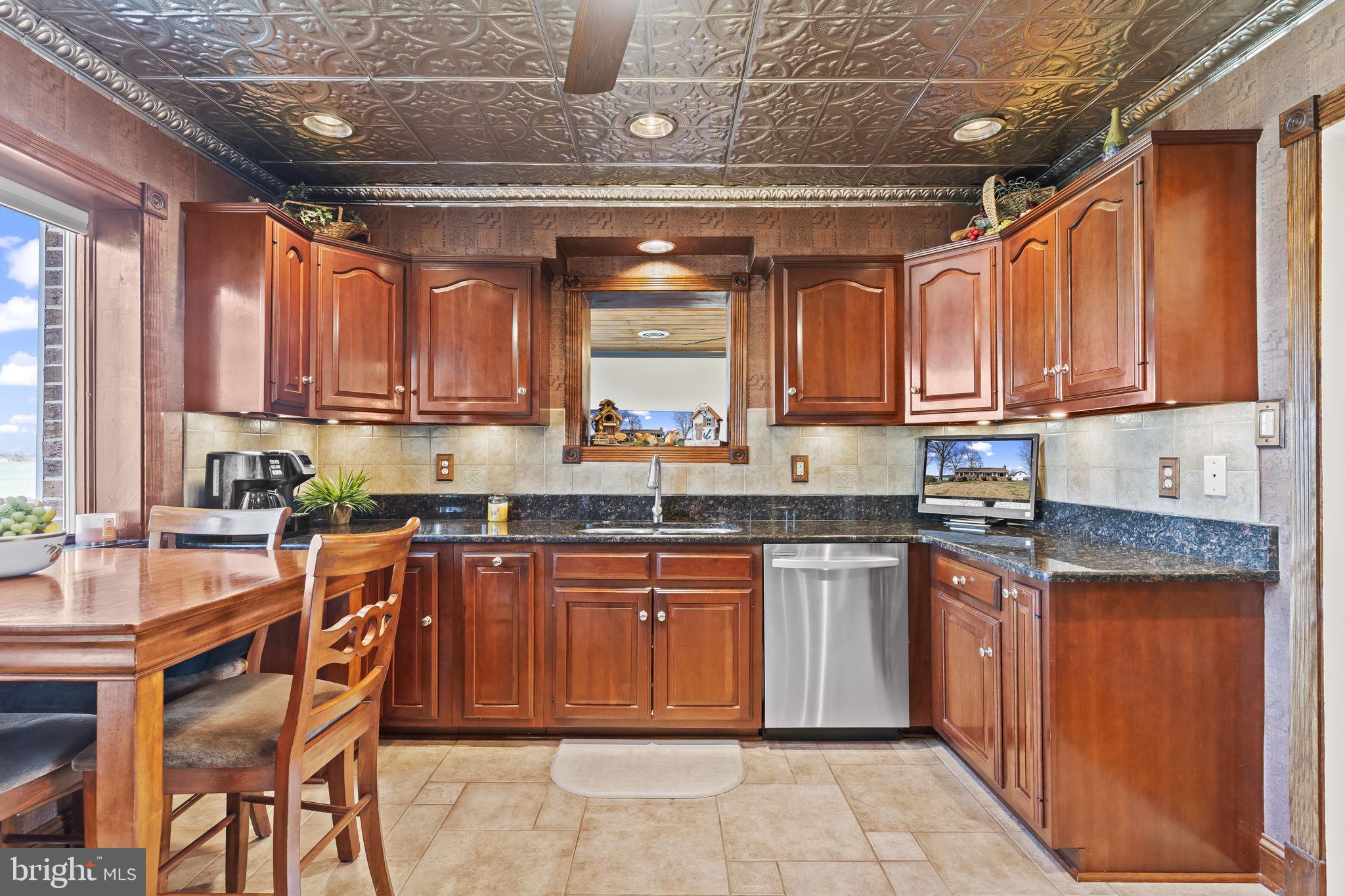 GOLDEN BEACH - Residential