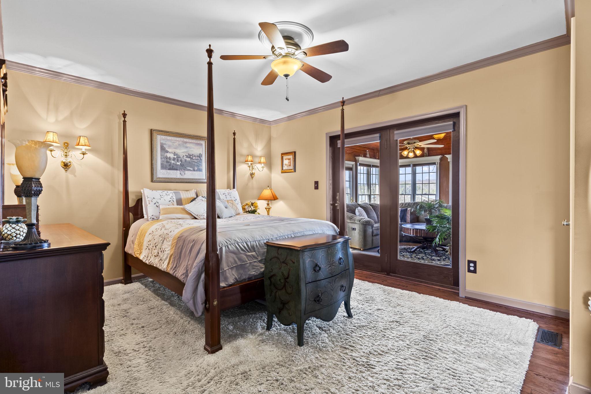 GOLDEN BEACH - Residential