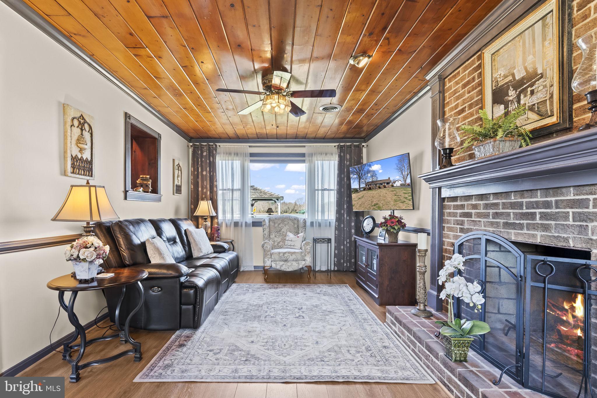 GOLDEN BEACH - Residential