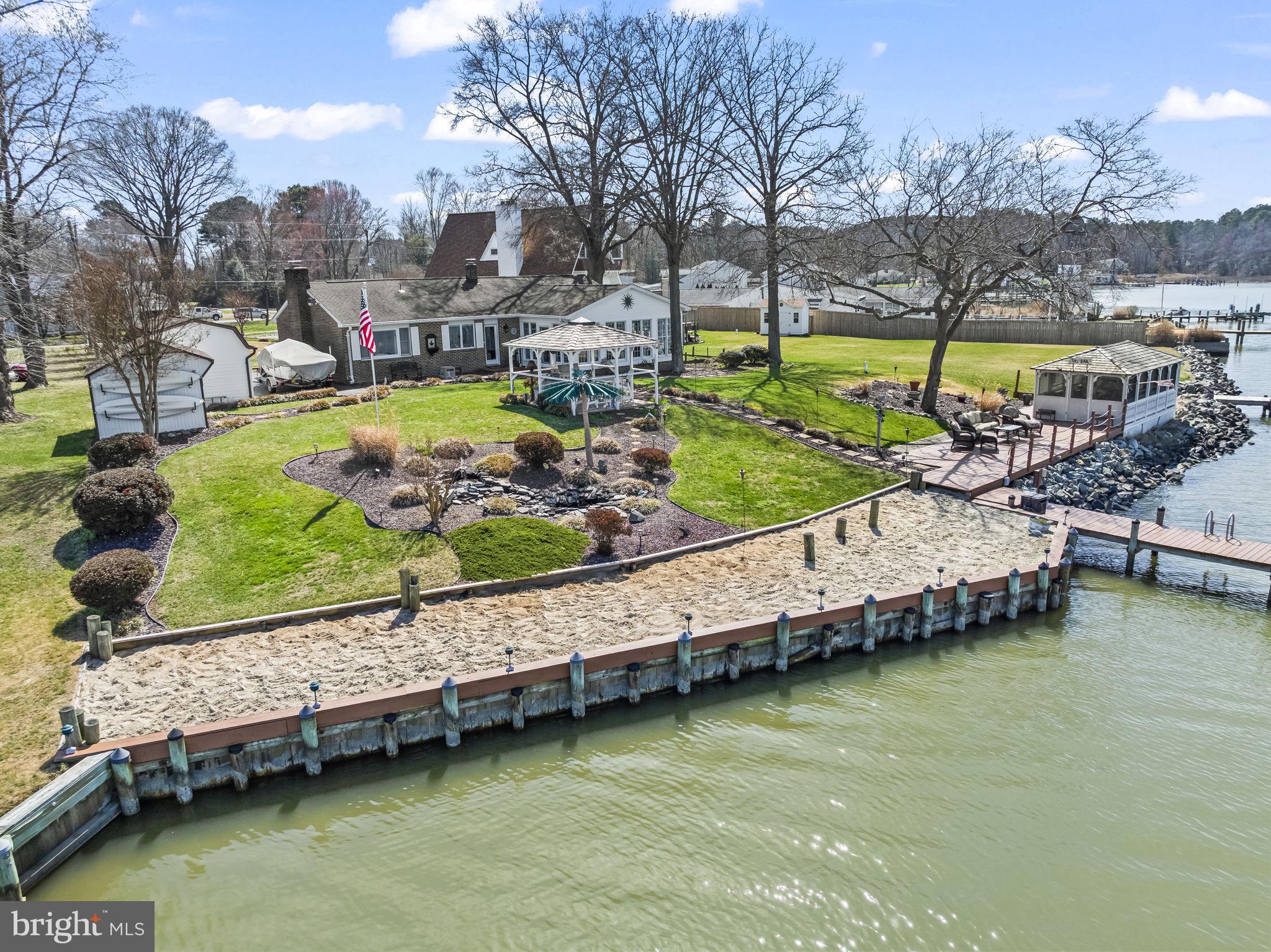 GOLDEN BEACH - Residential