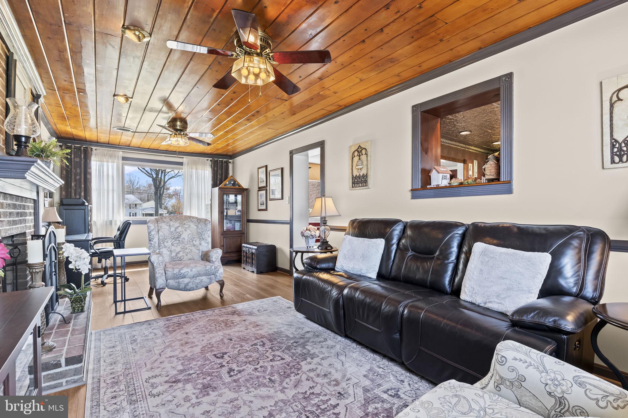 GOLDEN BEACH - Residential