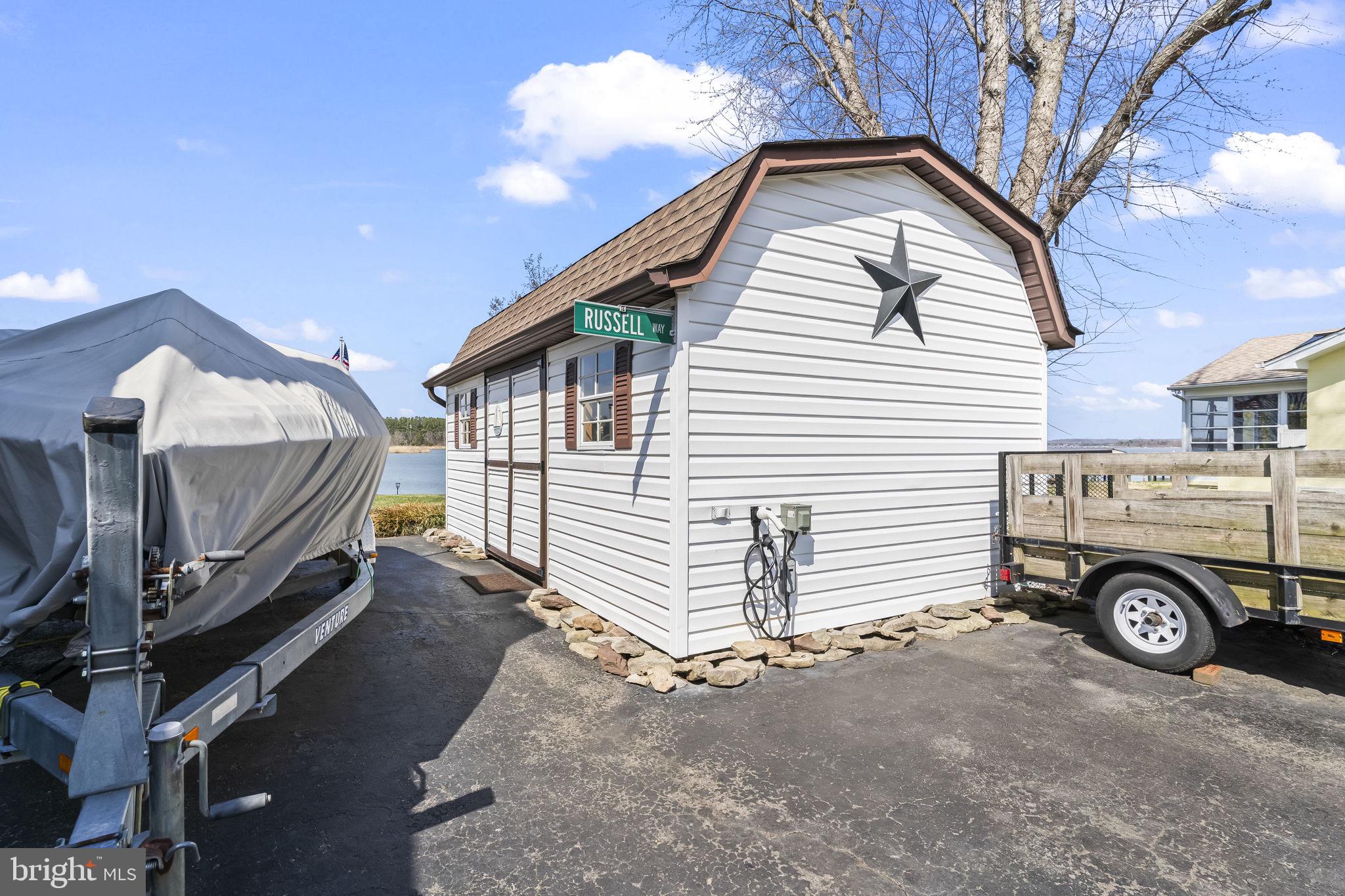 GOLDEN BEACH - Residential