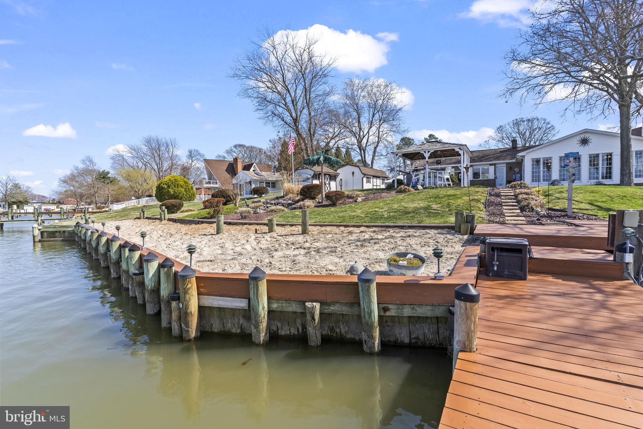 GOLDEN BEACH - Residential