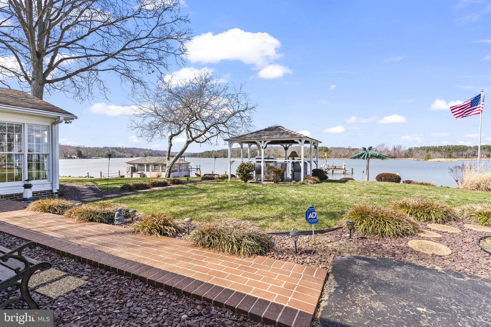 GOLDEN BEACH - Residential