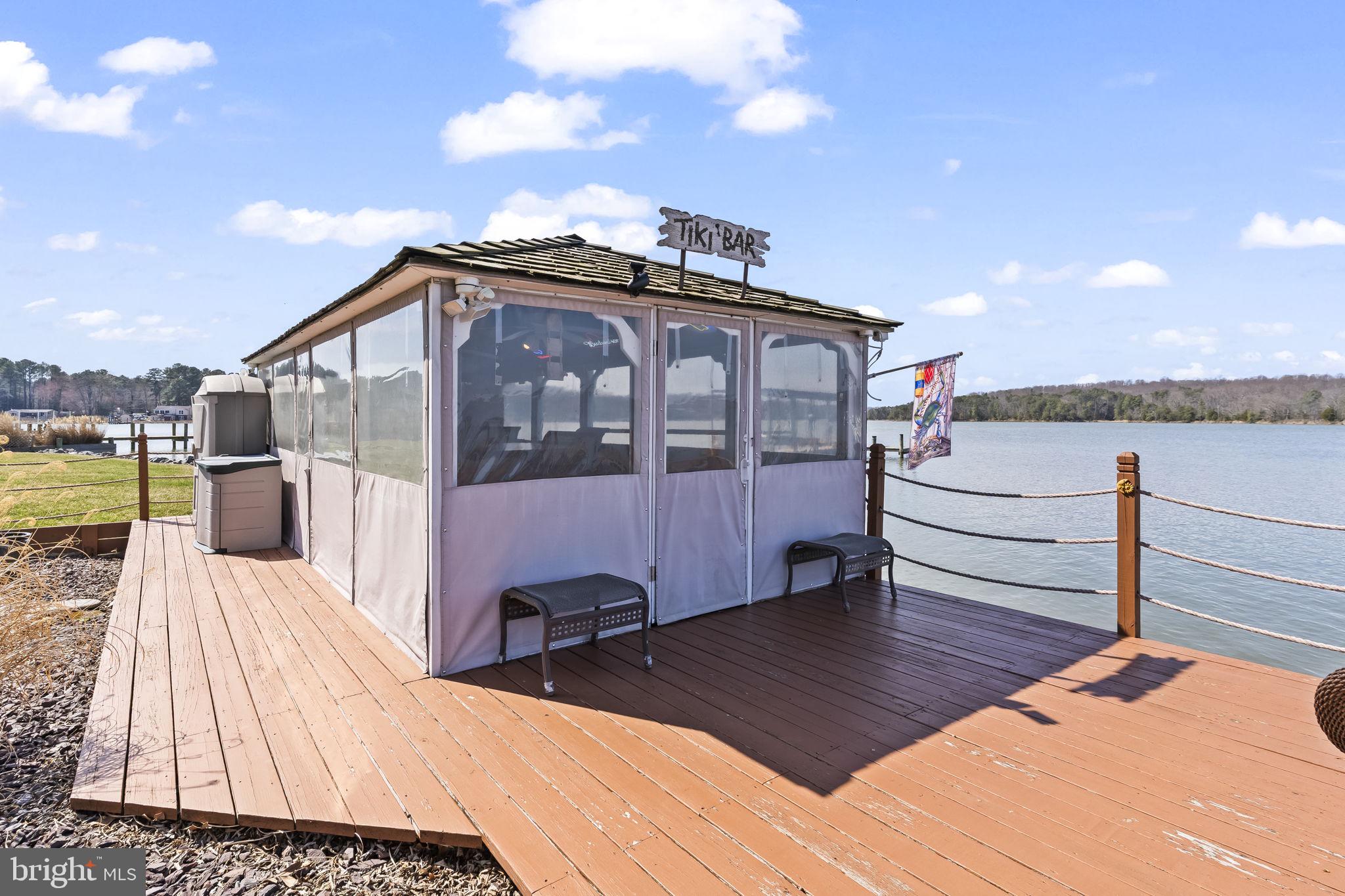 GOLDEN BEACH - Residential