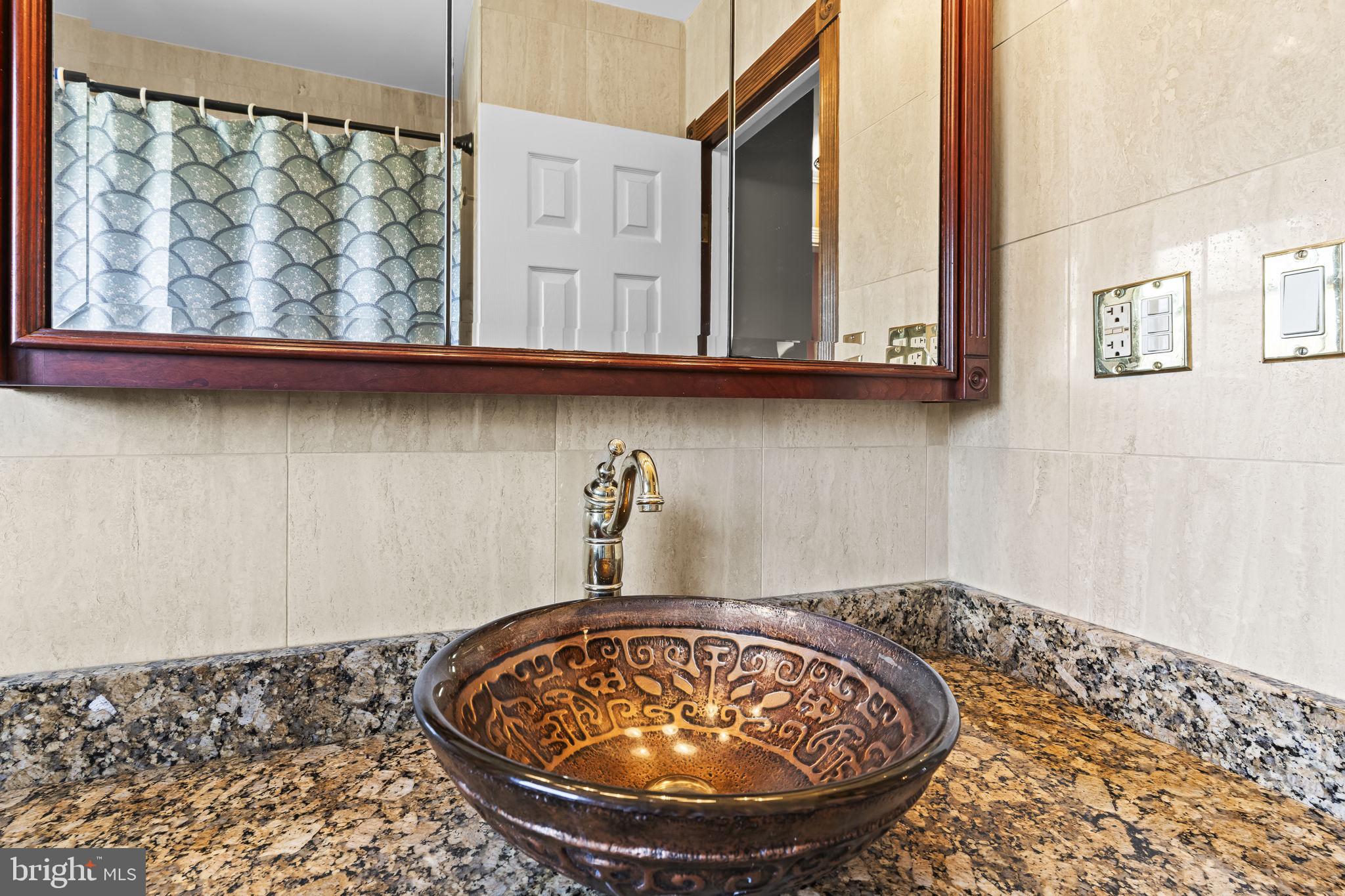 GOLDEN BEACH - Residential