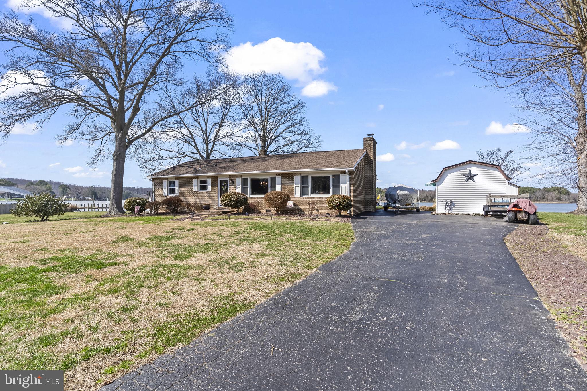 GOLDEN BEACH - Residential