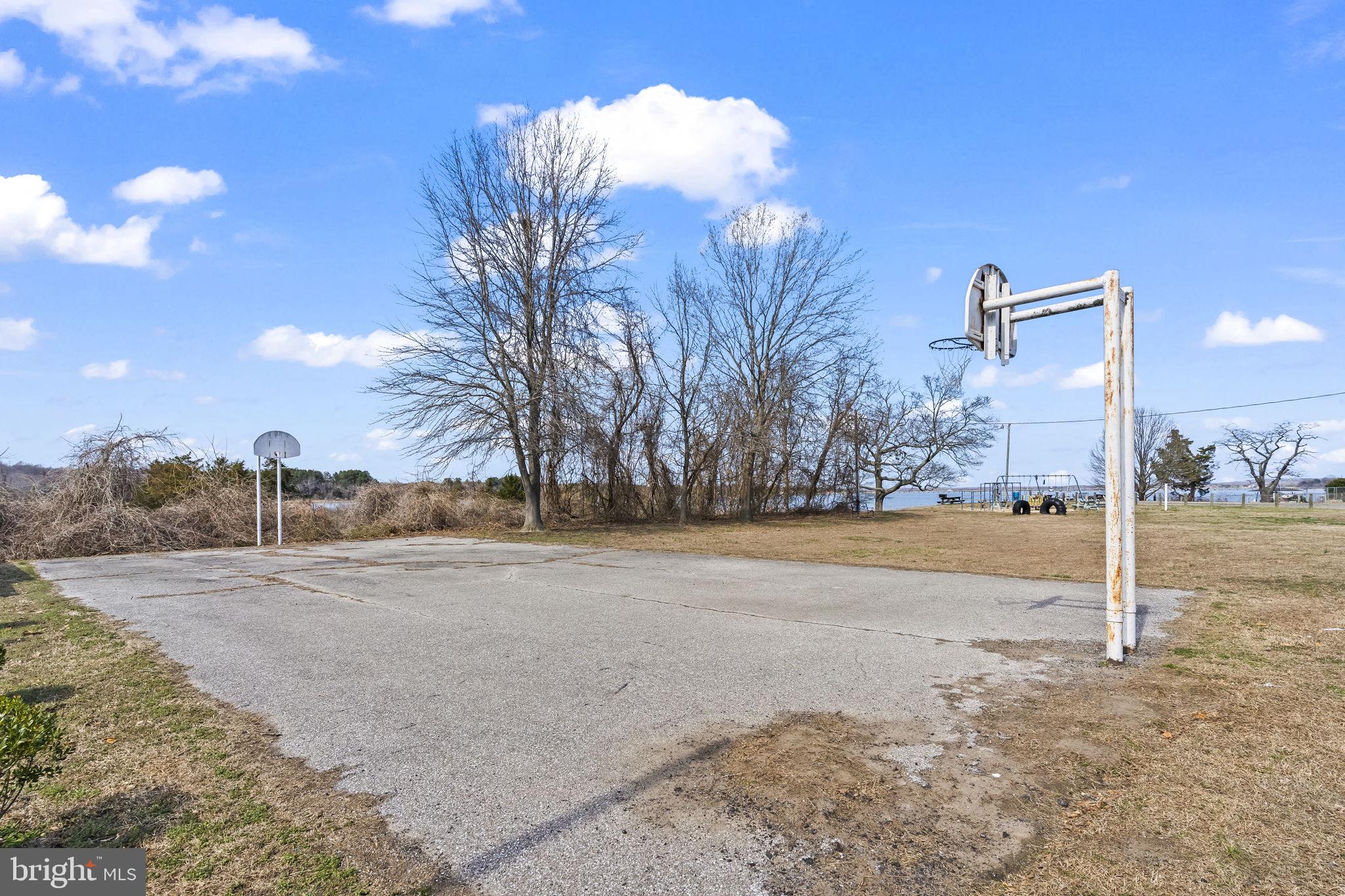 GOLDEN BEACH - Residential