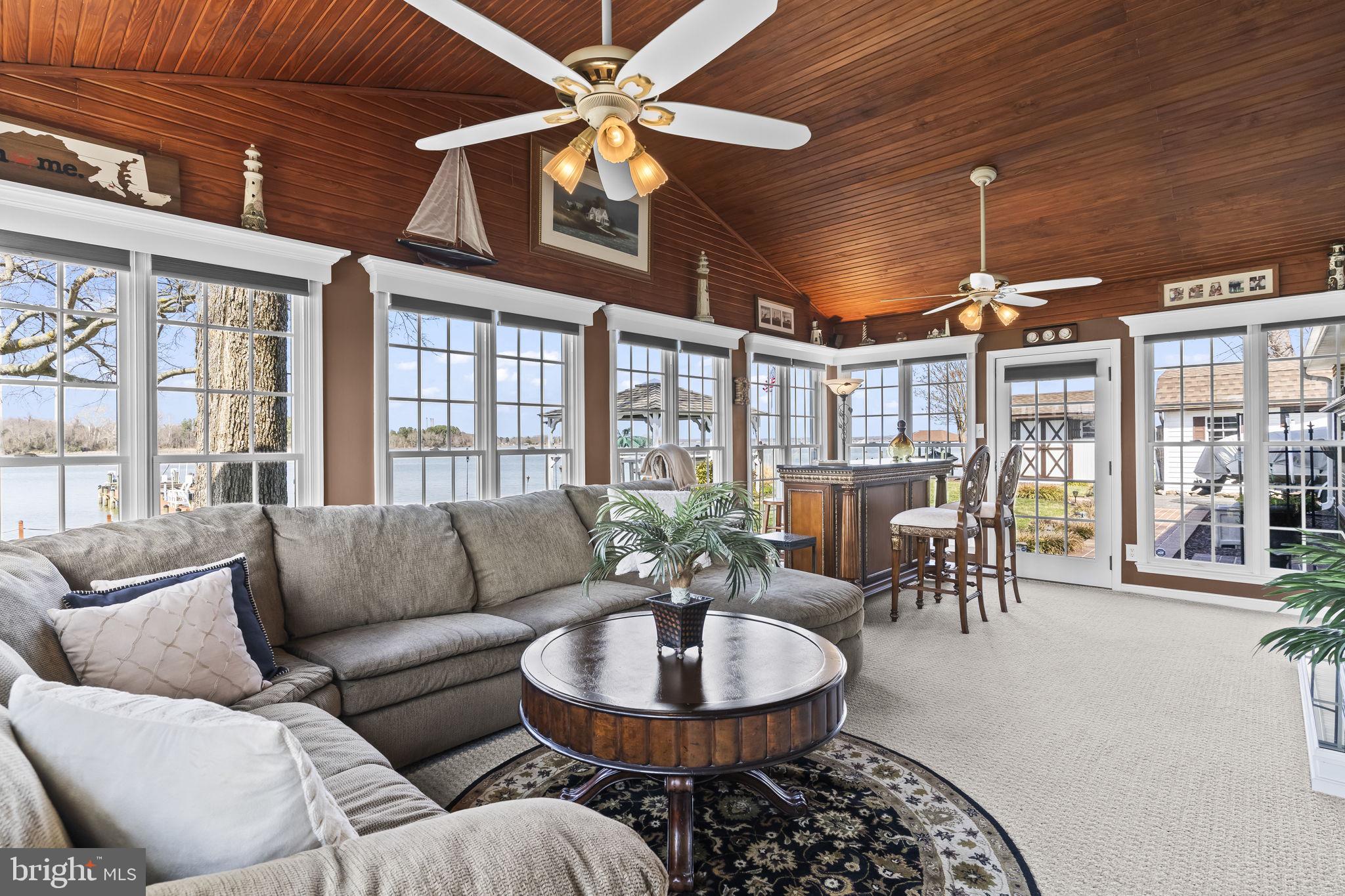 GOLDEN BEACH - Residential