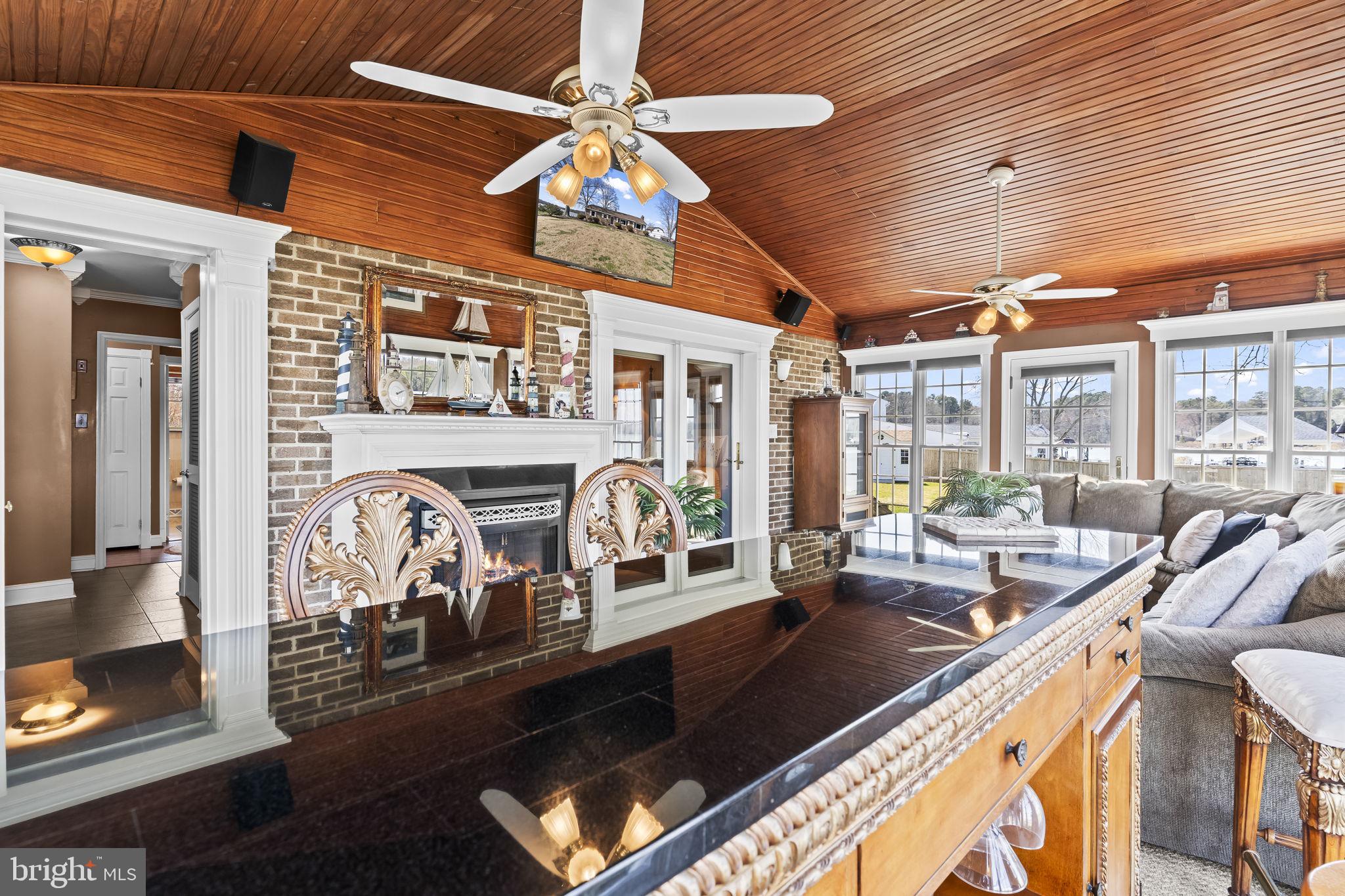 GOLDEN BEACH - Residential