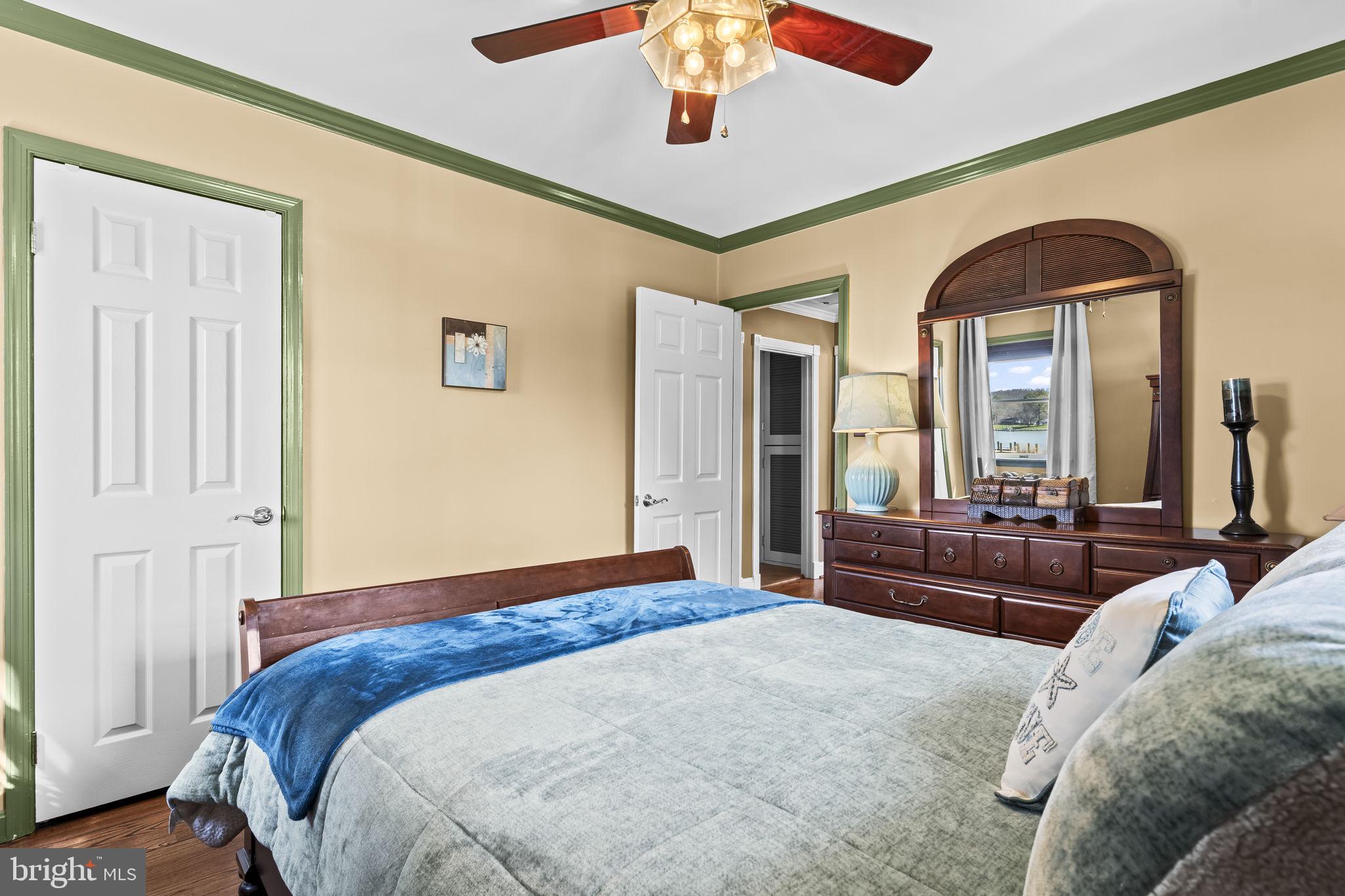 GOLDEN BEACH - Residential