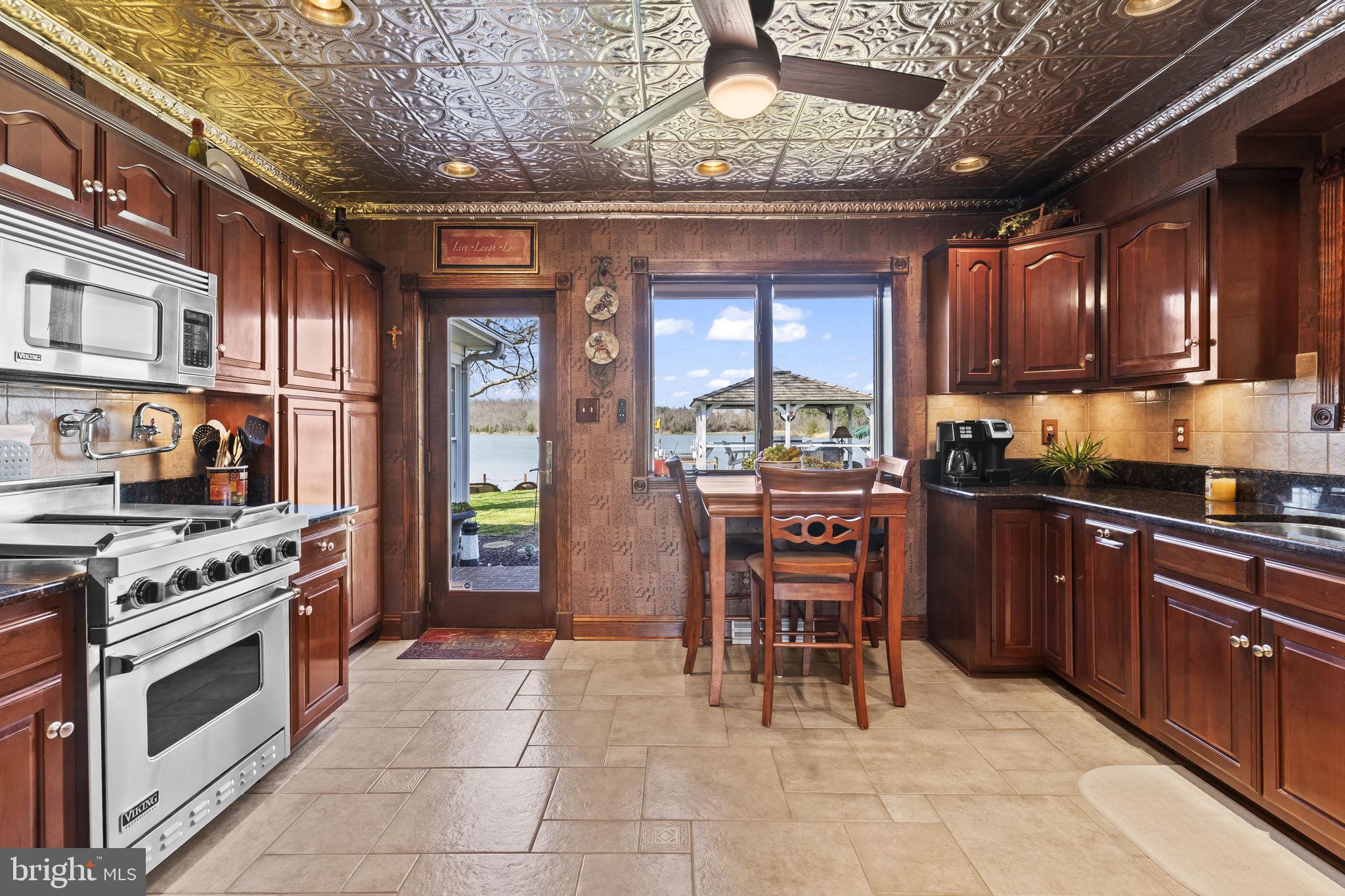 GOLDEN BEACH - Residential