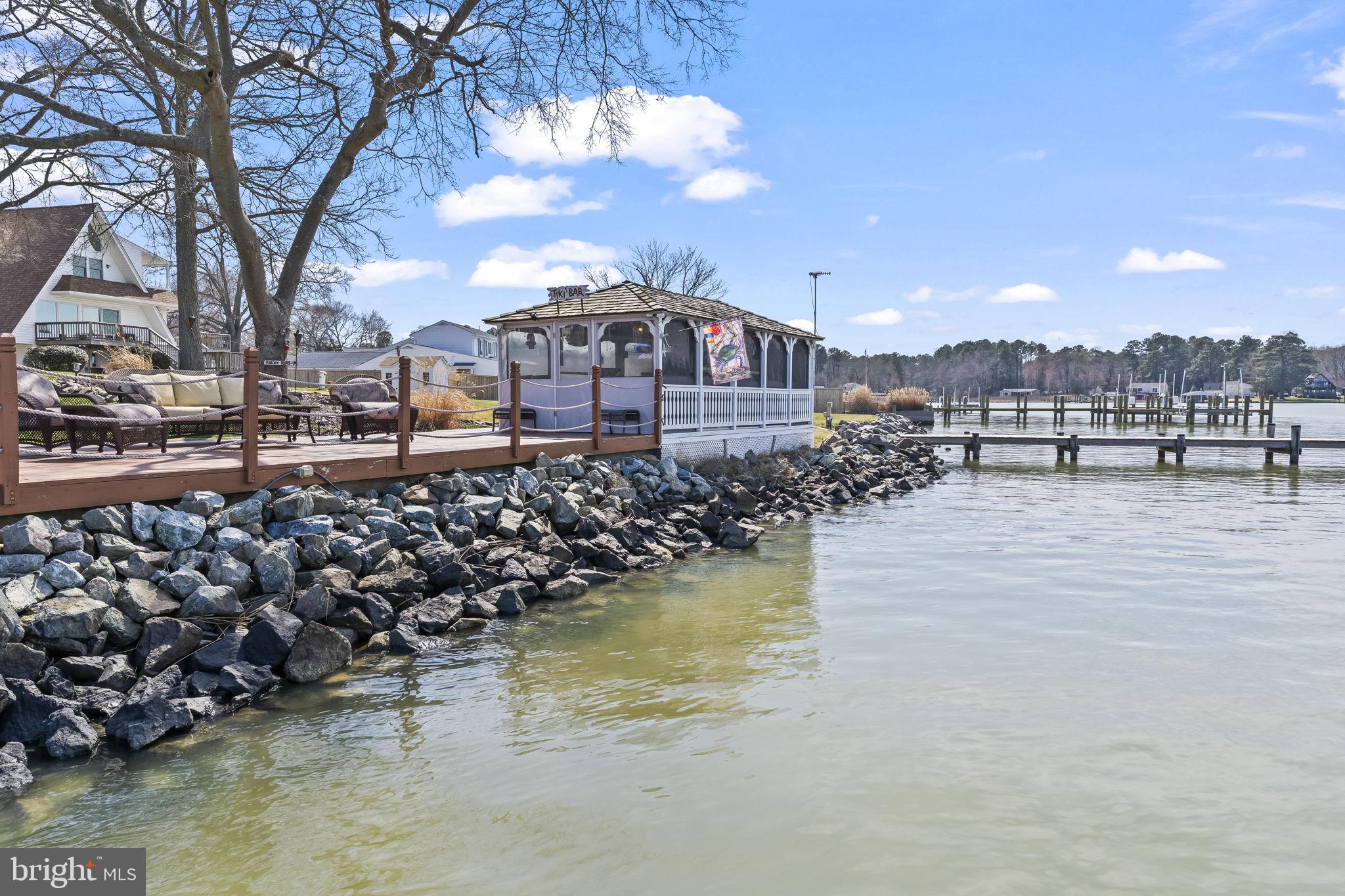 GOLDEN BEACH - Residential