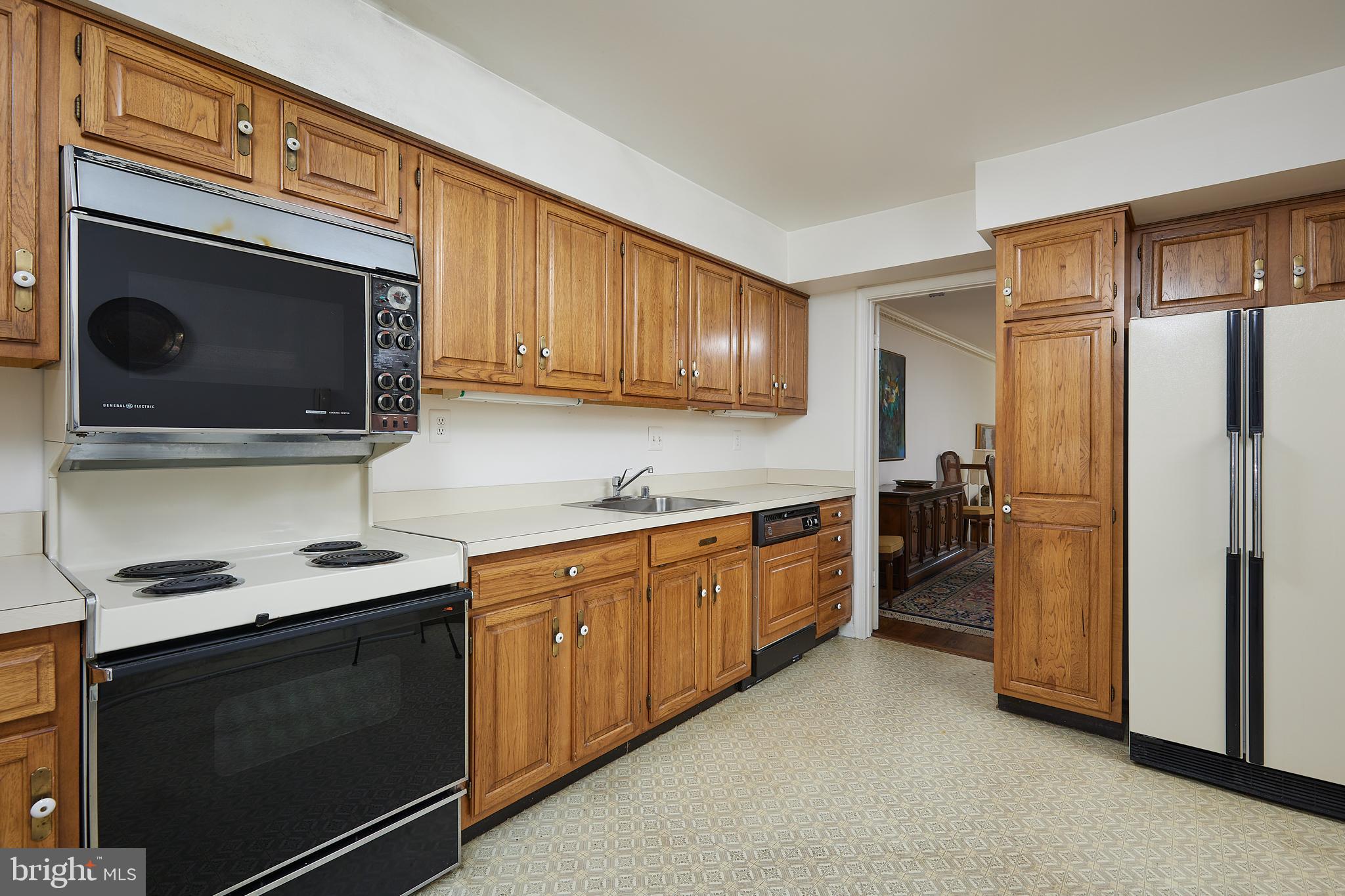 MANOR VILLAGE - Residential