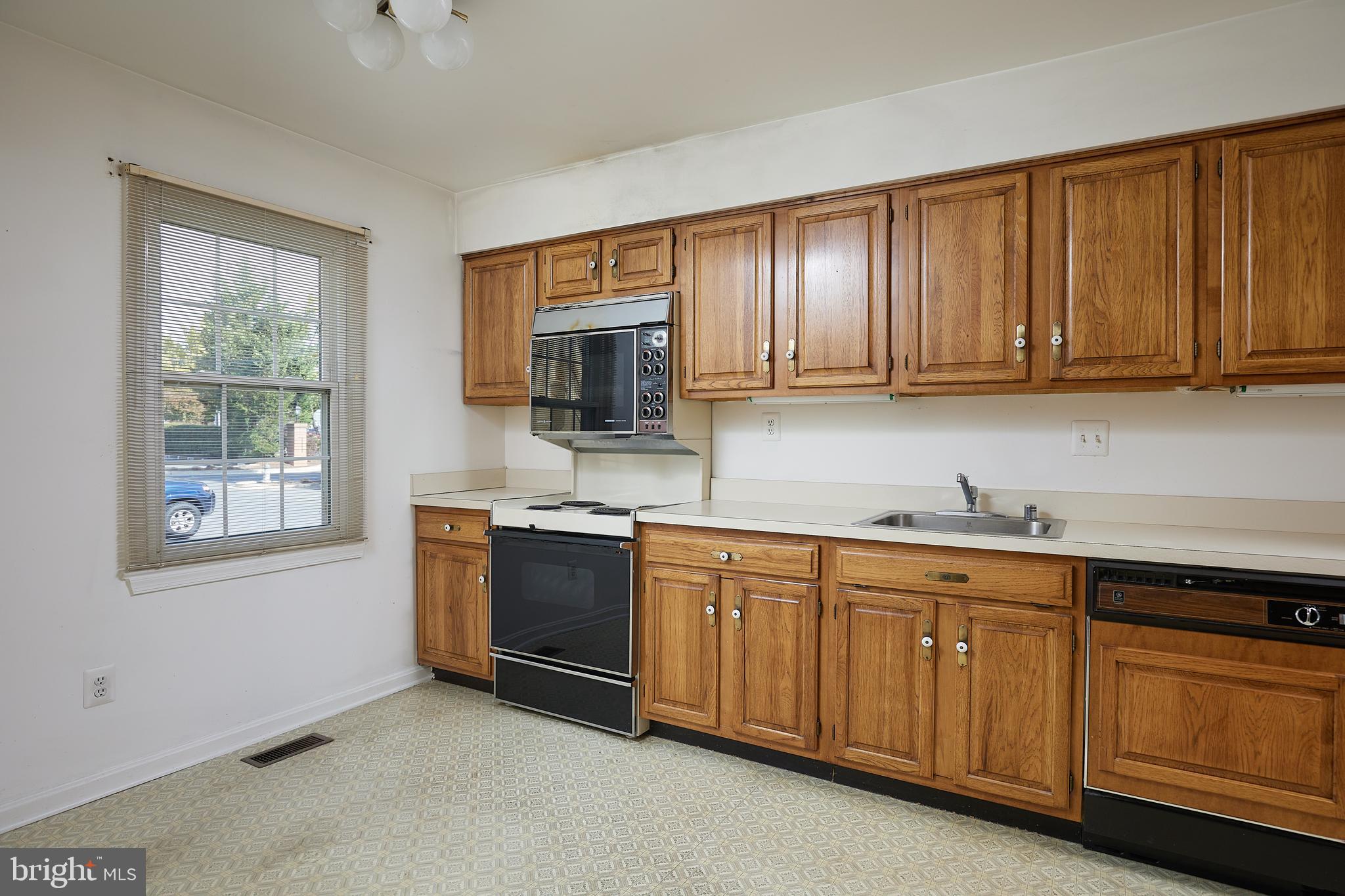 MANOR VILLAGE - Residential