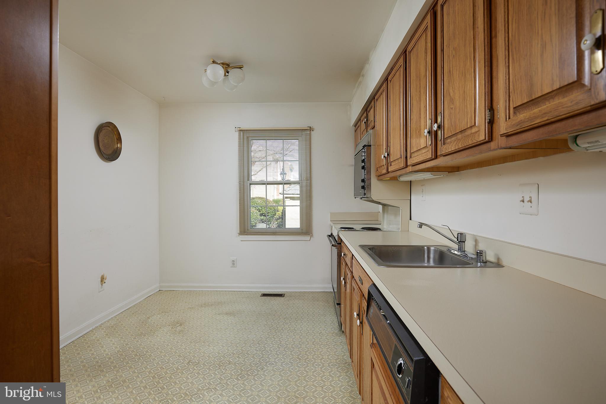 MANOR VILLAGE - Residential