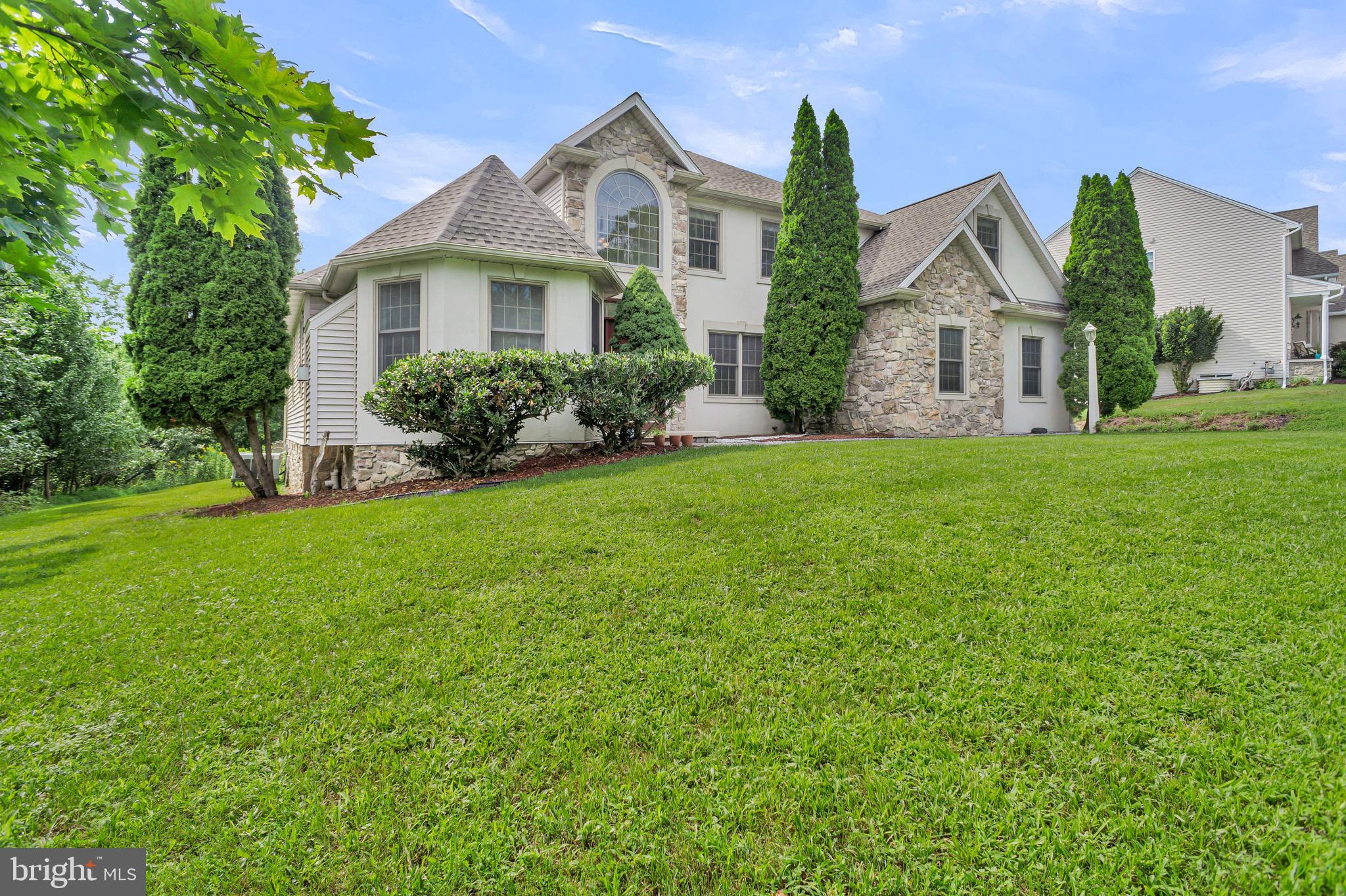 2292 FOREST LANE