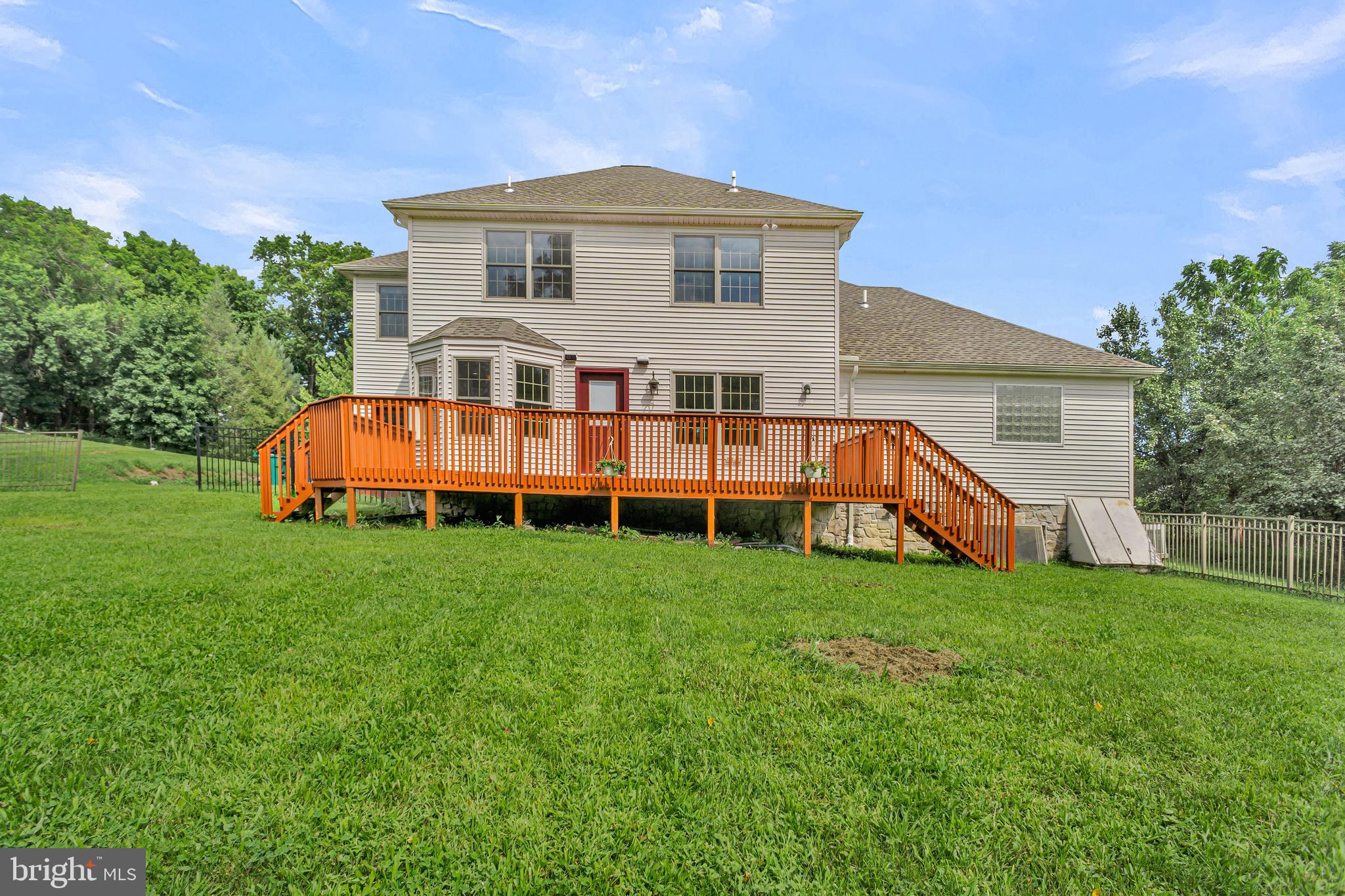 2292 FOREST LANE