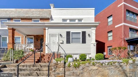 Photo of 1264 Penn Street NE, WASHINGTON, DC 20002 (MLS # DCDC2249476)